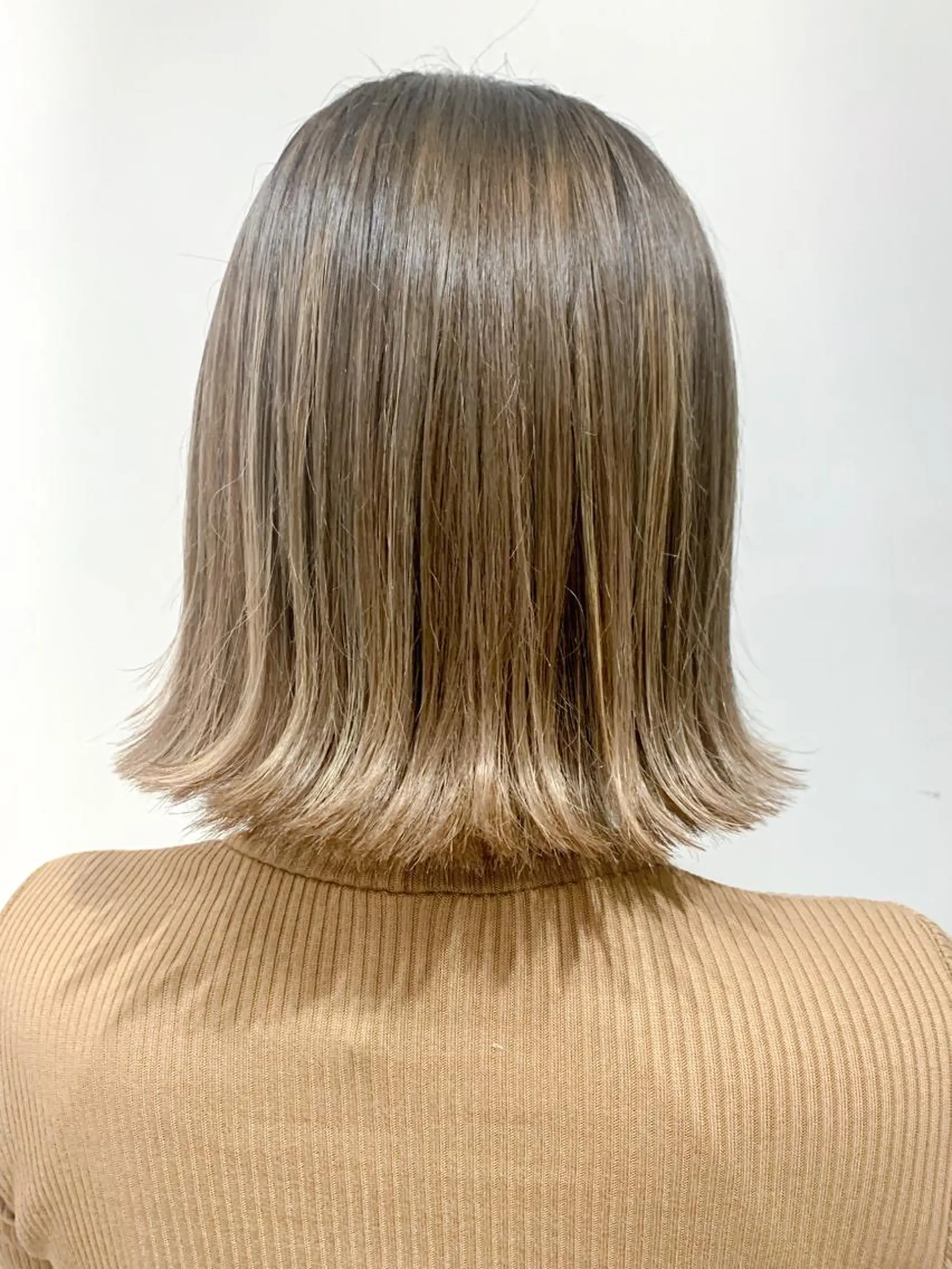 カラー 💜ショート💜 ウルフ、ボブ二色亜美のヘアスタイル