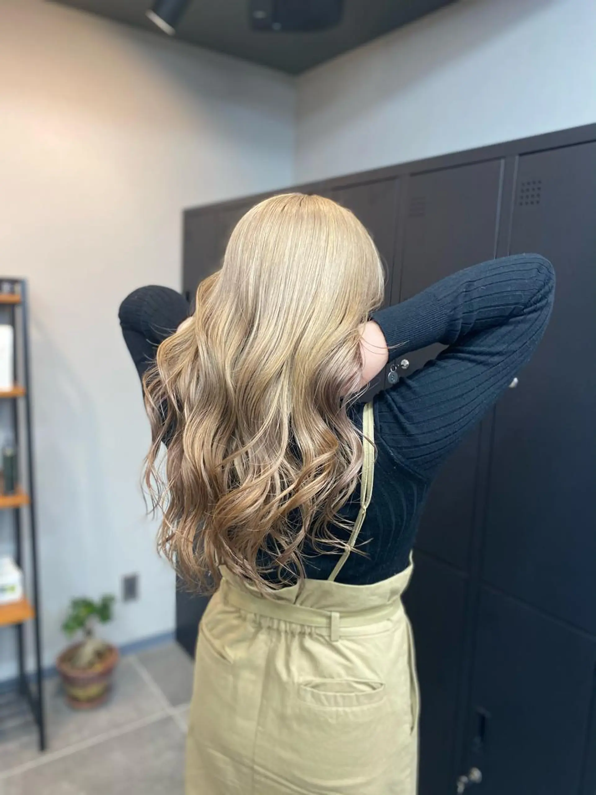 ロング maco 艶感ハイトーン🦋のヘアスタイル