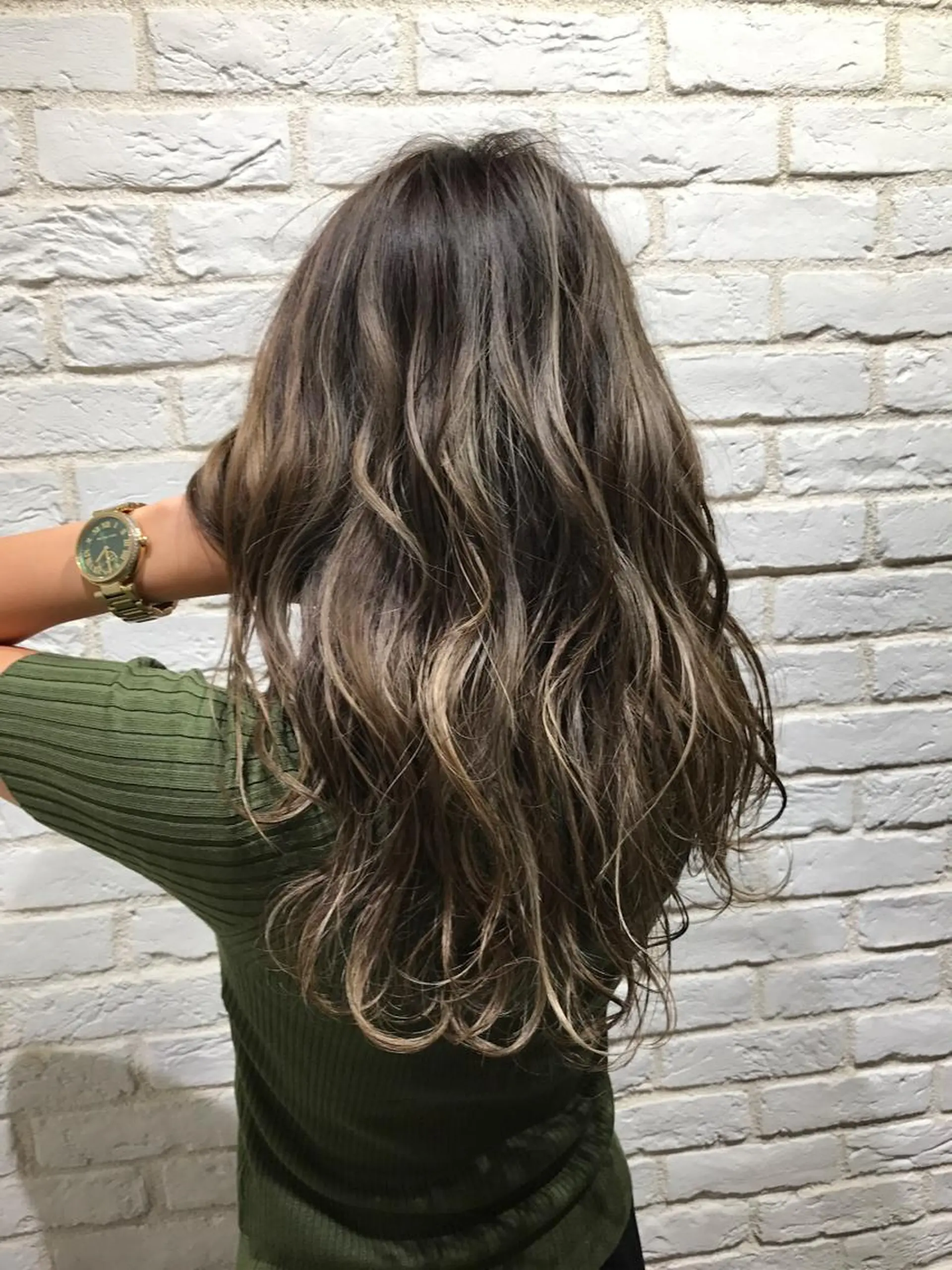 ロング カラー UMEDA FIGAROのヘアスタイル