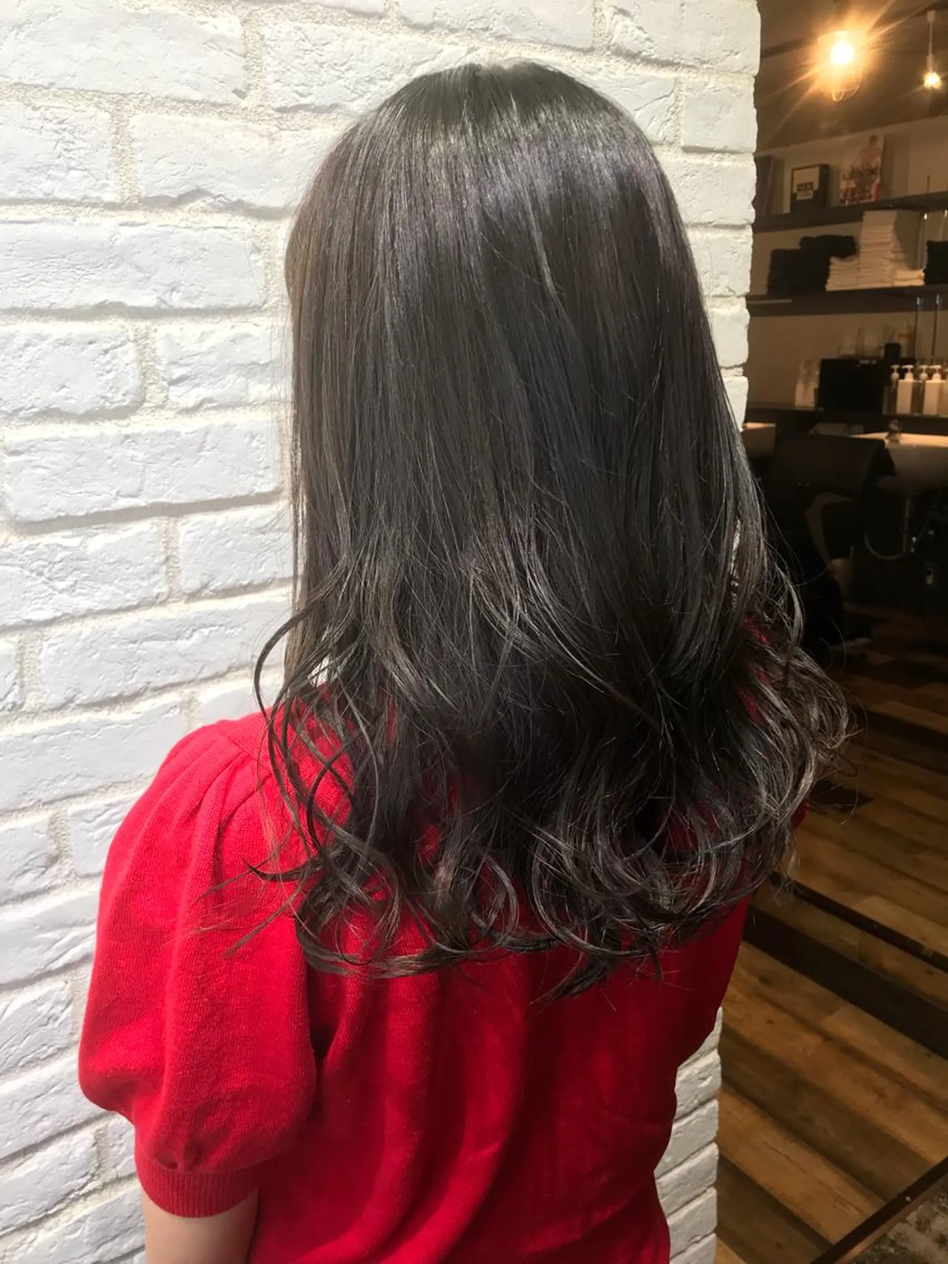 セミロング カラー ダークグレー UMEDA FIGAROのヘアスタイル