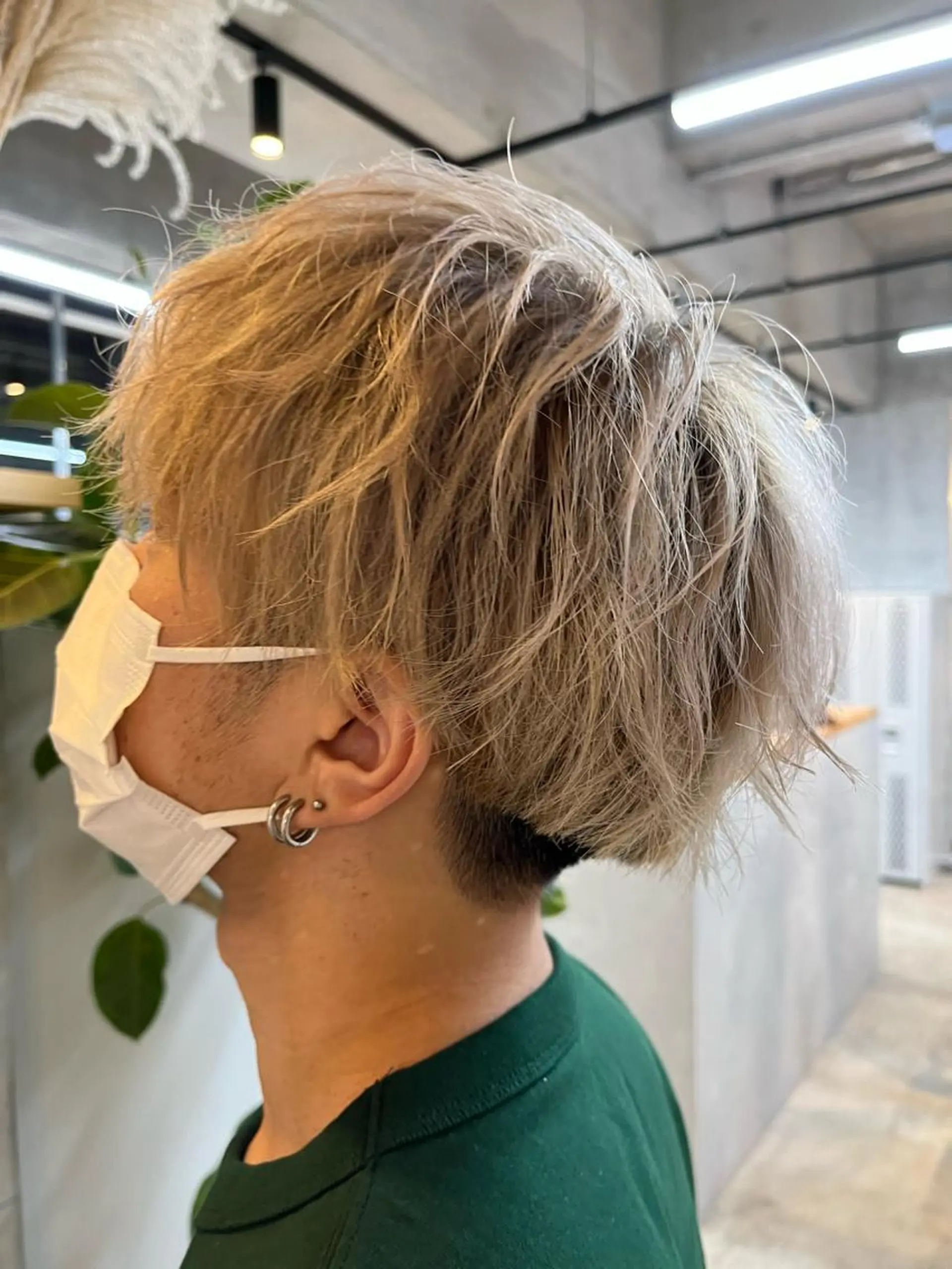 ショート カラー メンズ メンズブリーチ メンズハイライト メンズインナーカラー ブリーチ ケアブリーチ ハイトーンカラ ー/小川のヘアスタイル