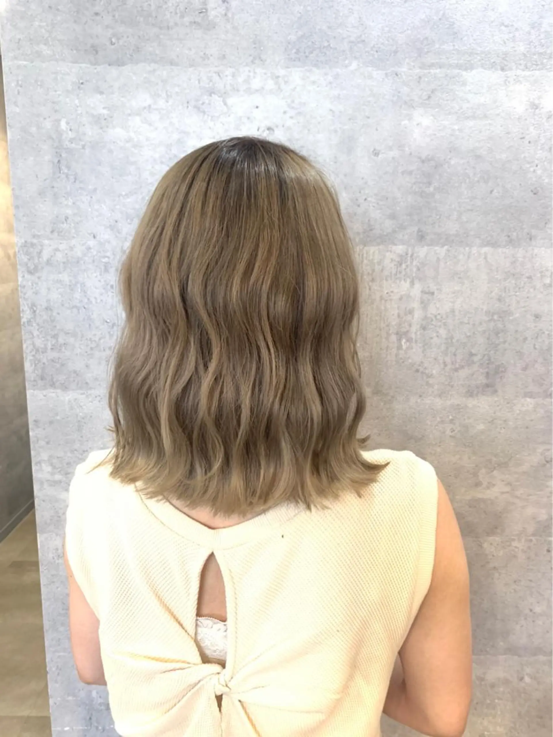 ミディアム カラー ベージュカラー 髪質改善で 憧れの潤艶美髪にのヘアスタイル