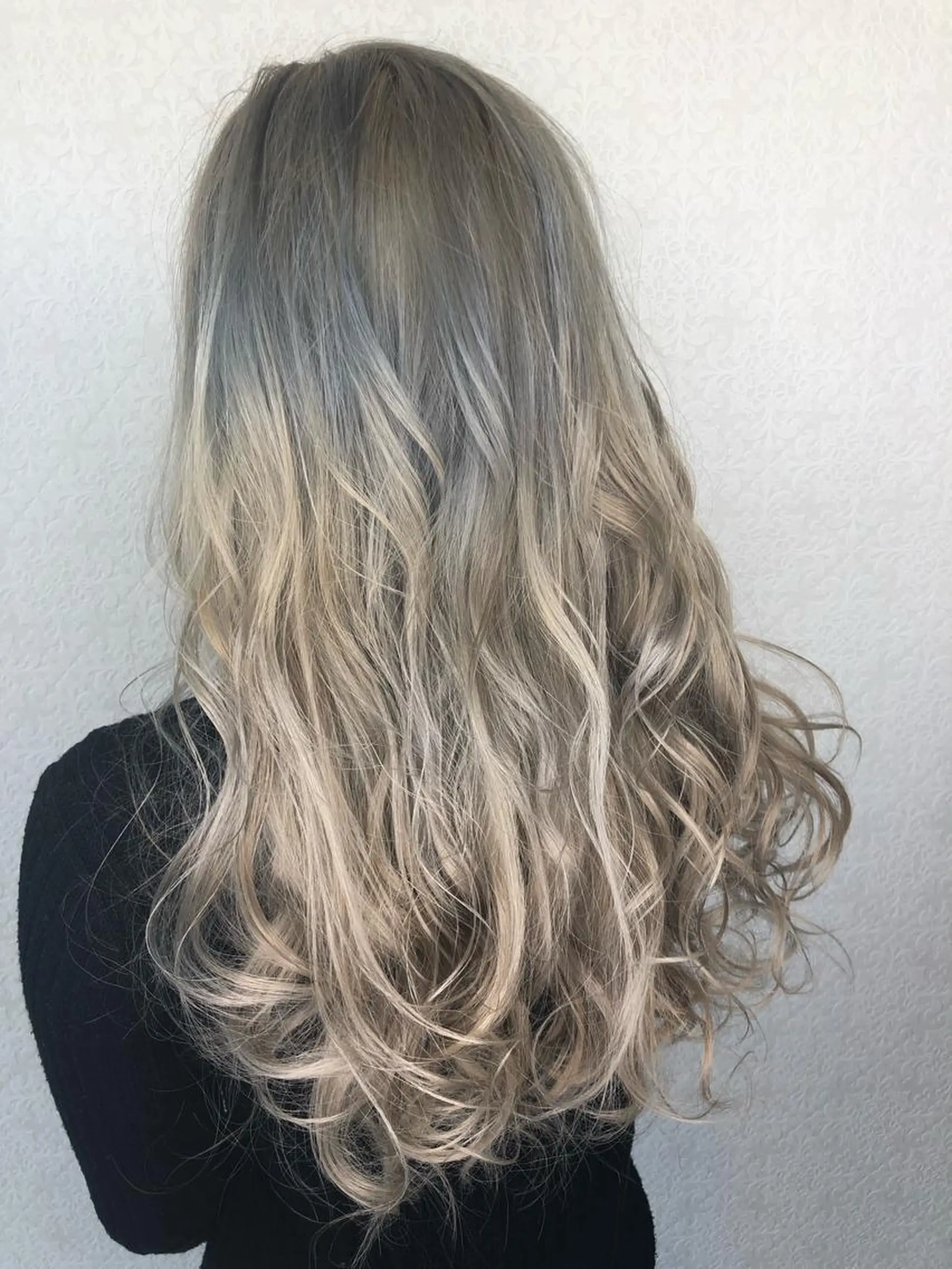 セミロング カラー ベージュカラー ハイトーンカラー ホワイトベージュ カット ヘアカラー トリートメント 難しい髪質の縮毛矯正 高岡/射水/髪質改善のヘアスタイル