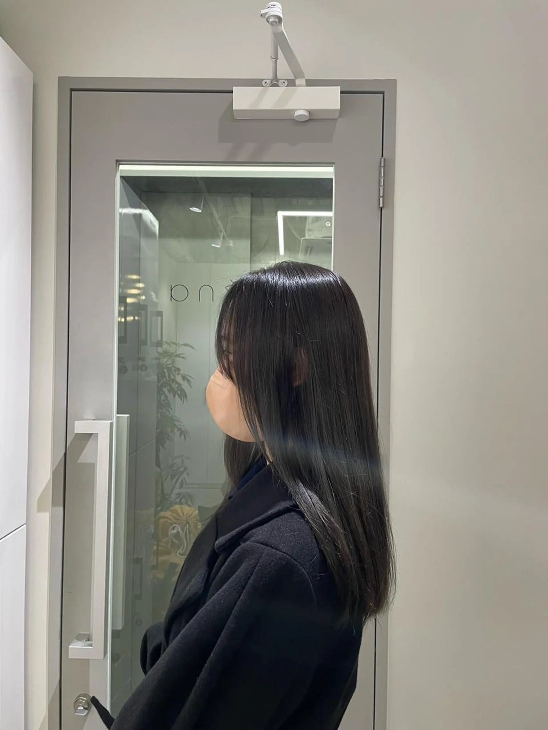 セミロング パーマ 安達 萌花のヘアスタイル