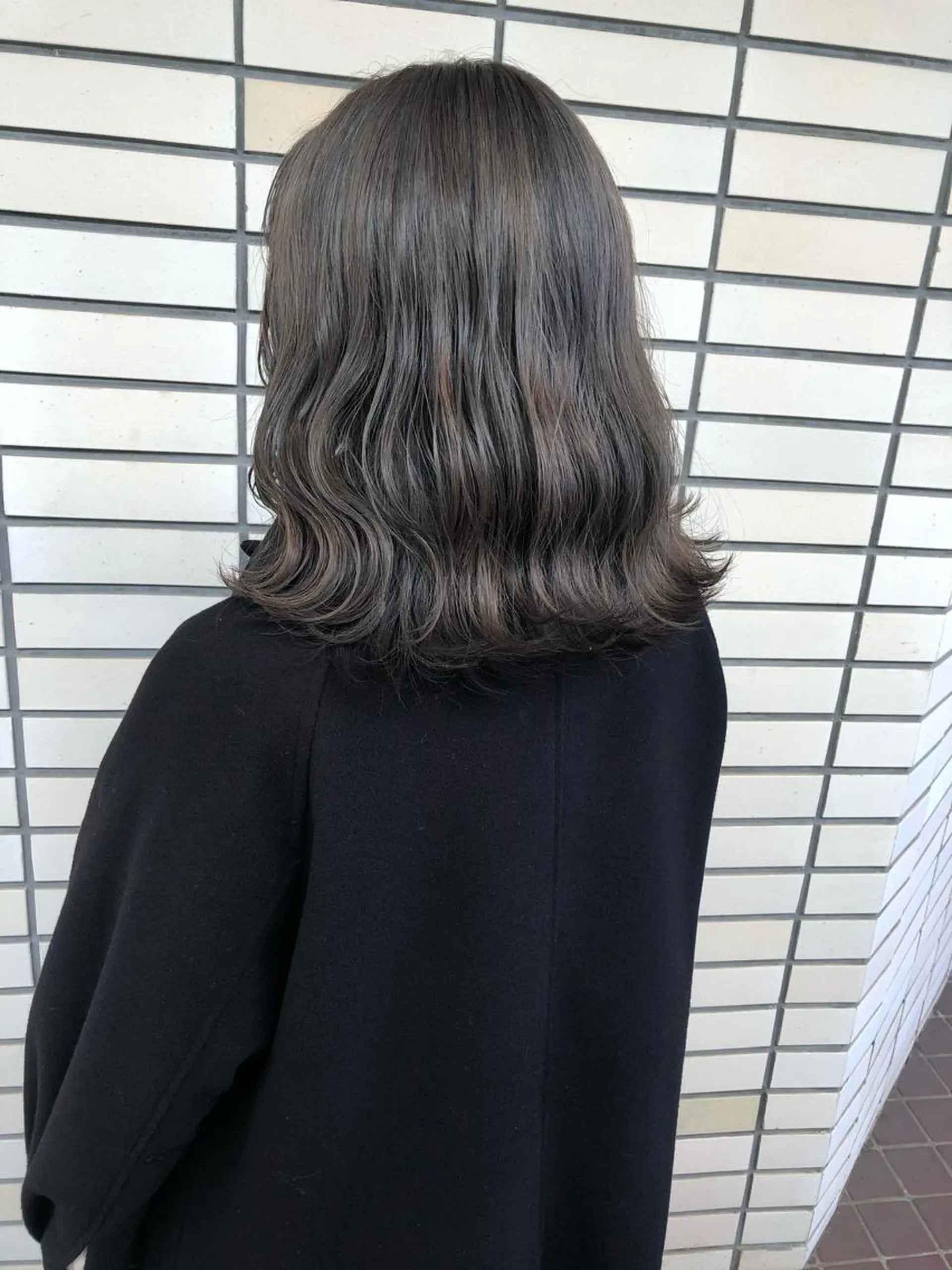 セミロング カラー アッシュ アッシュグレー ブリーチ 🤍2nd🤍田所 美希のヘアスタイル