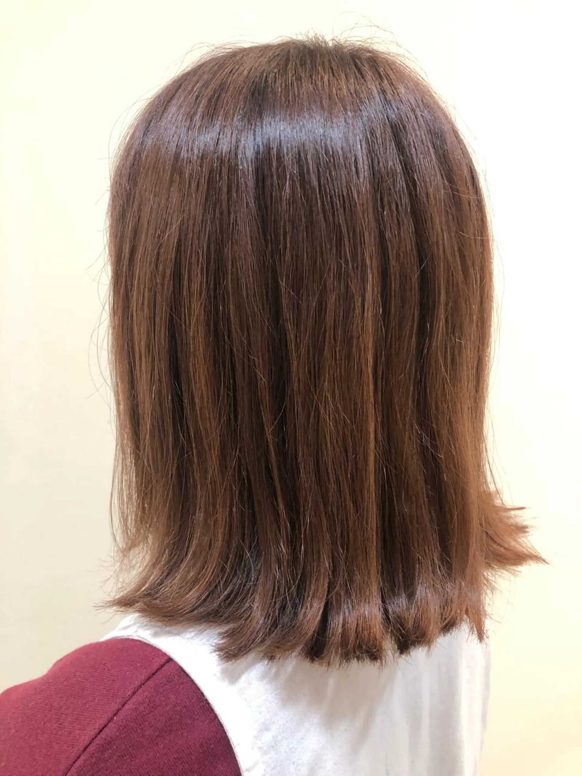 ミディアム ボブ 外ハネヘア 赤星 さえのヘアスタイル