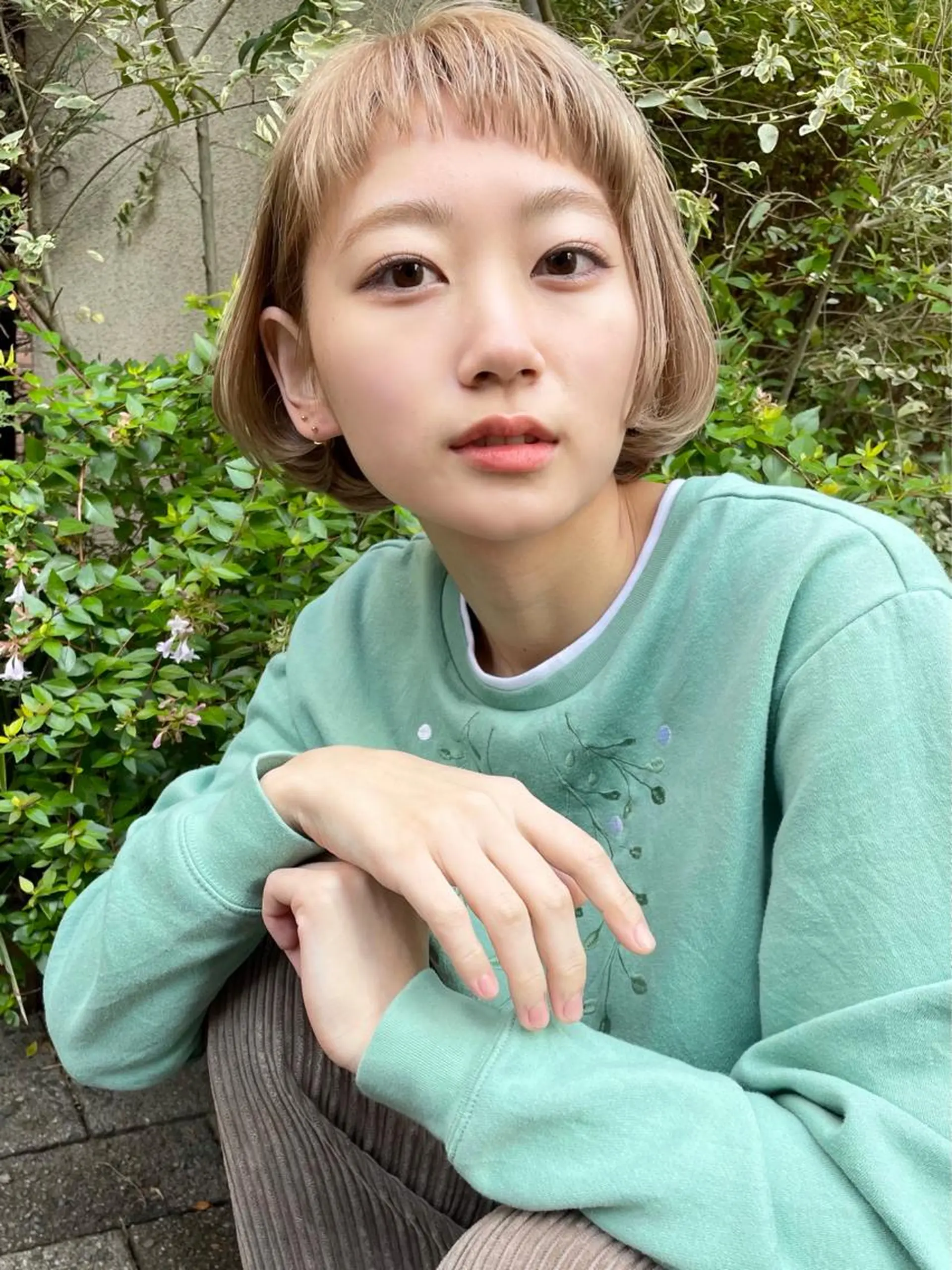 ショート カラー ベージュカラー ブリーチ ミルクティーベージュ ボブ 伸ばしかけ 大西 真人🪴のヘアスタイル