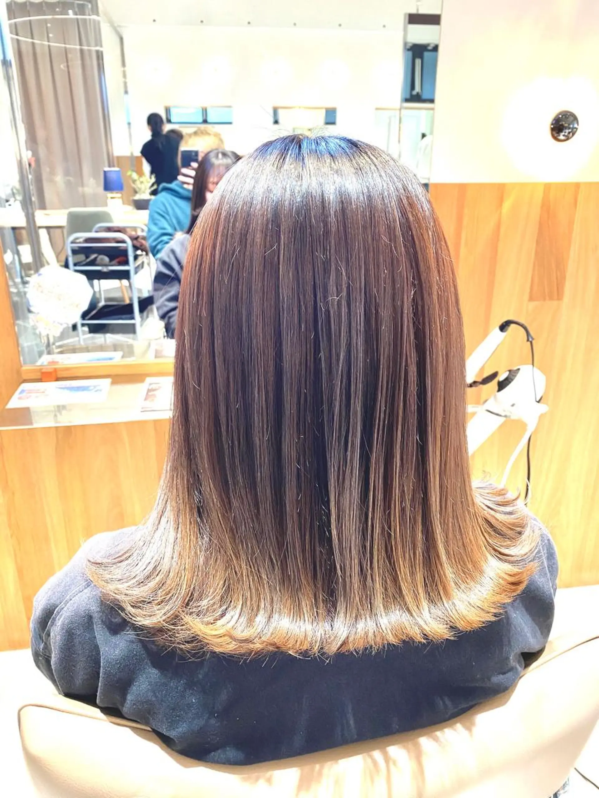 ミディアム カラー ベージュカラー ハイライトカラー シルバー シルバーベージュ ハイライト カット ヘアカラー トリートメント 谷合 貴志のヘアスタイル