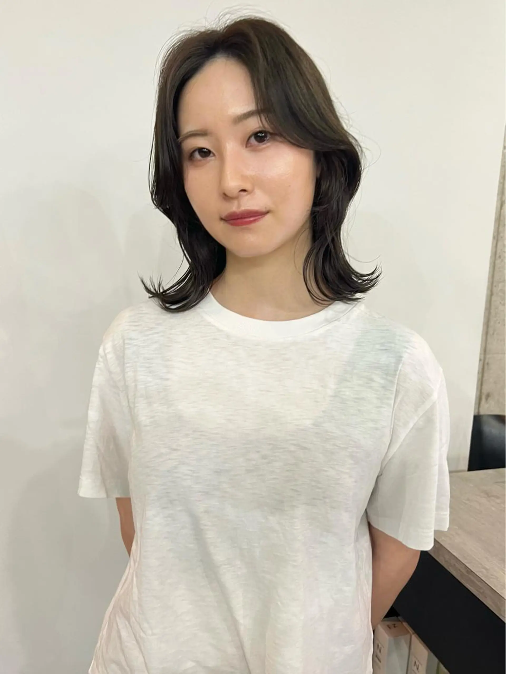 カラー グレージュ オリーブグレージュ オリーブグレー 切りっぱなしボブ/ ブリーチカラー/大塚のヘアスタイル