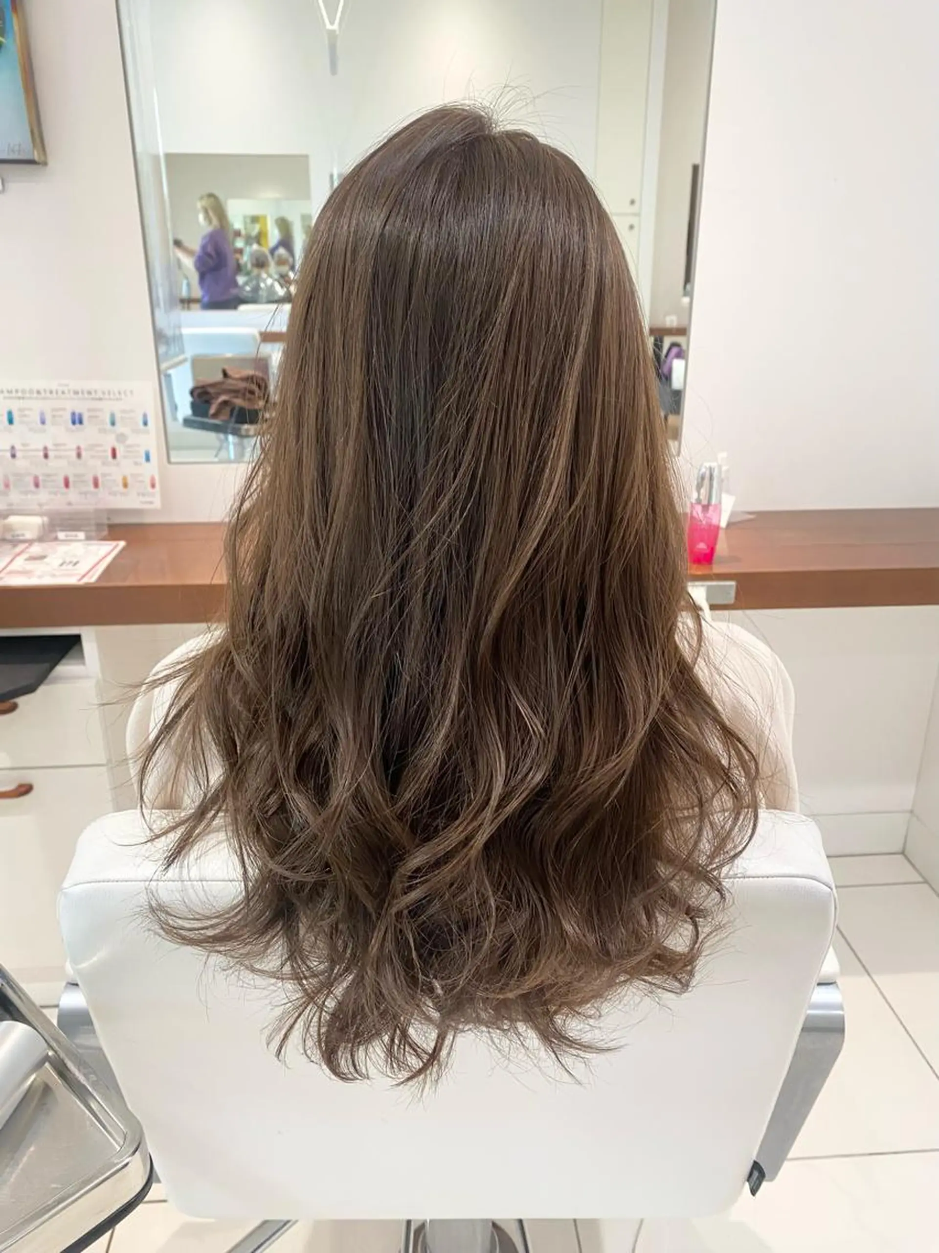 ロング カラー ブリーチ グレージュ ミルクティーグレージュ ブリーチなしカラー ウルフカット ハッシュカット/七海のヘアスタイル