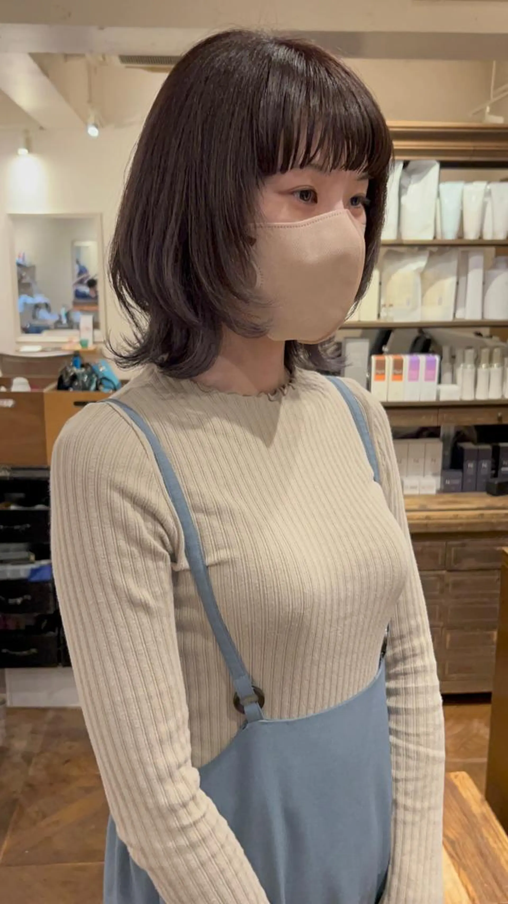 ミディアム あべ しおりのヘアスタイル