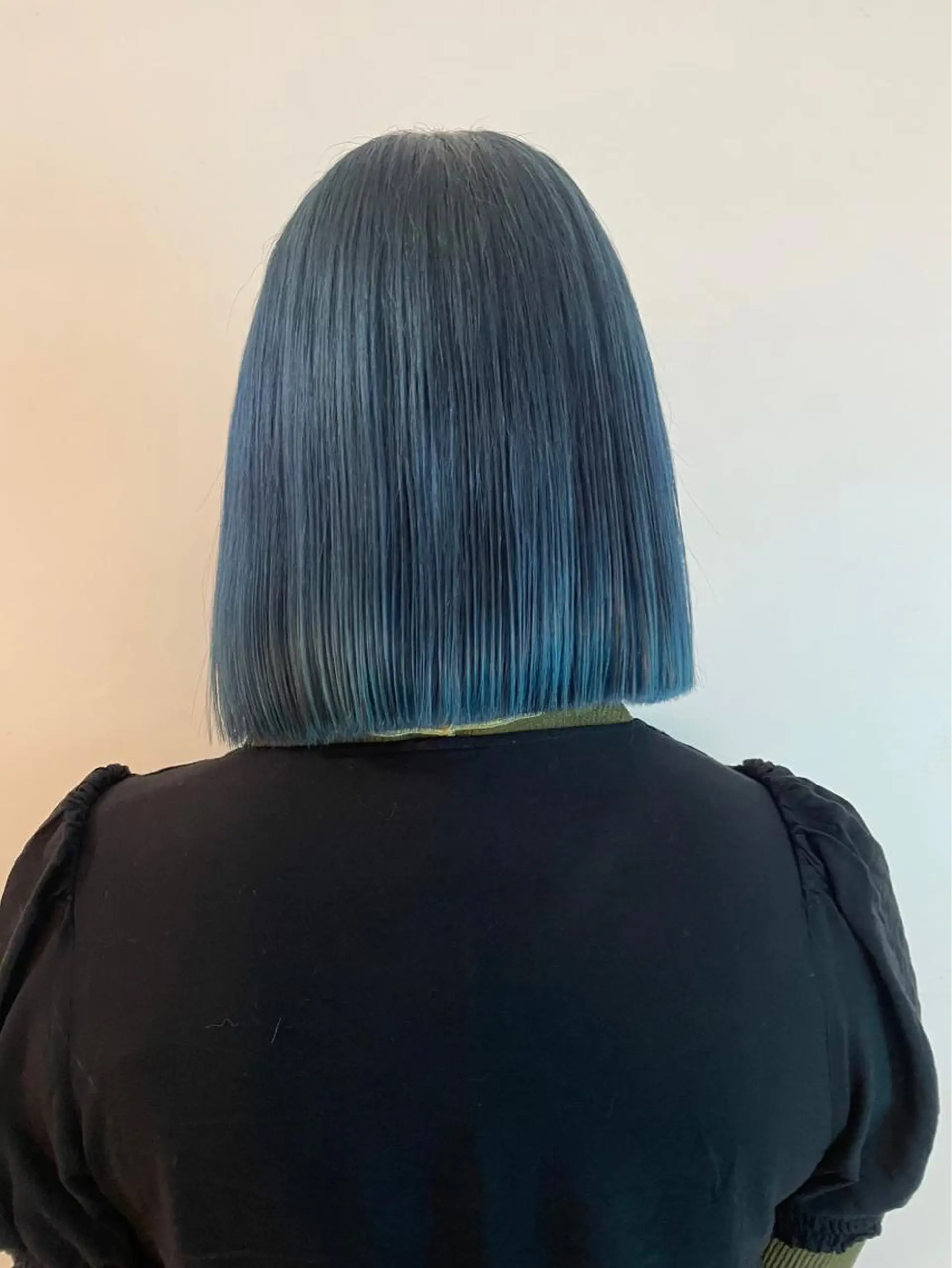 ミディアム カラー ヘアカラー トリートメント 切りっぱなしボブ レイヤー/縮毛矯正のヘアスタイル