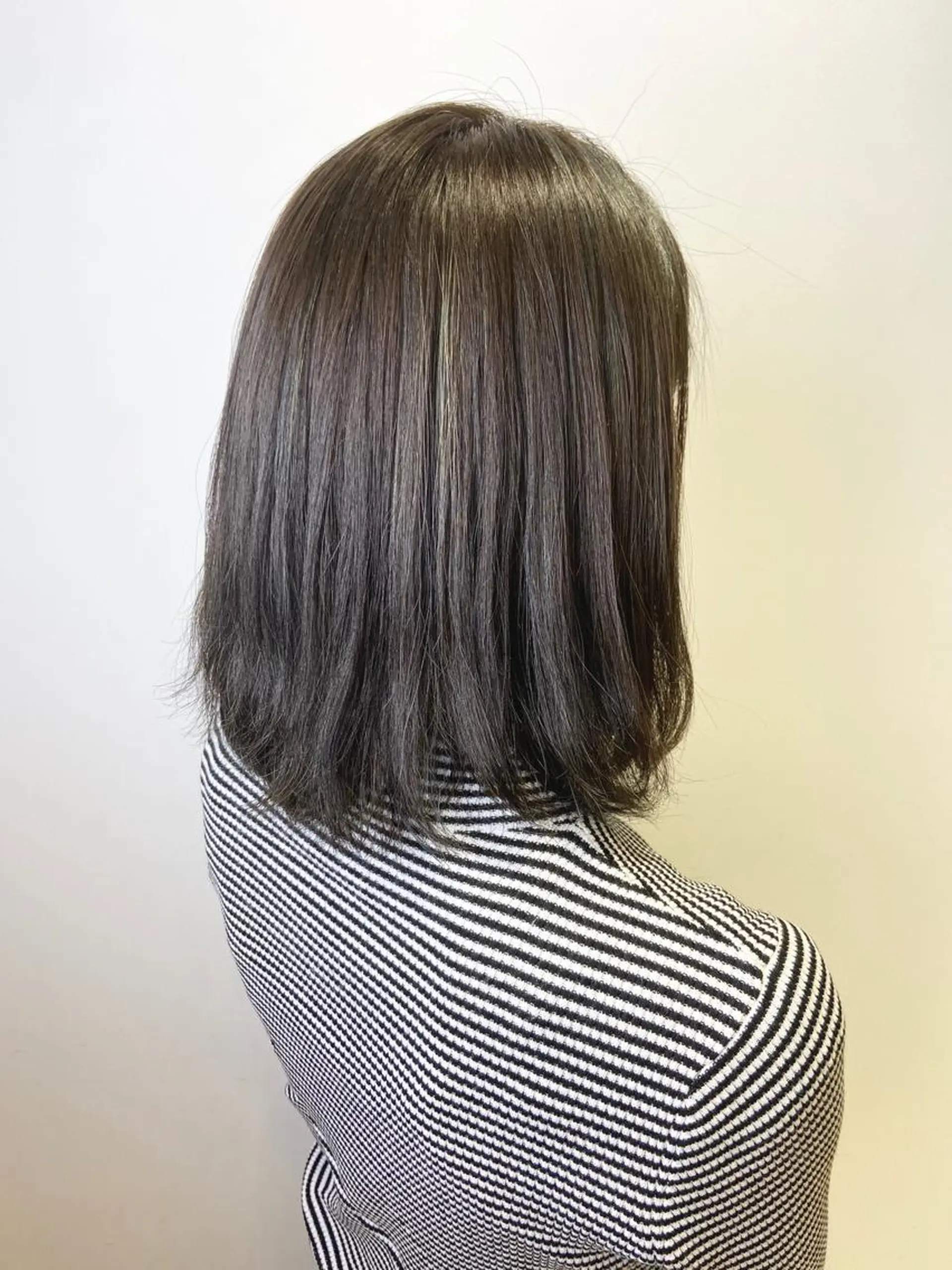 ミディアム カラー ダークグレー ダークグレージュ グレージュ ヘアカラー 🐺ウルフ/レイヤー 似合わせ‎🤍沙羅のヘアスタイル