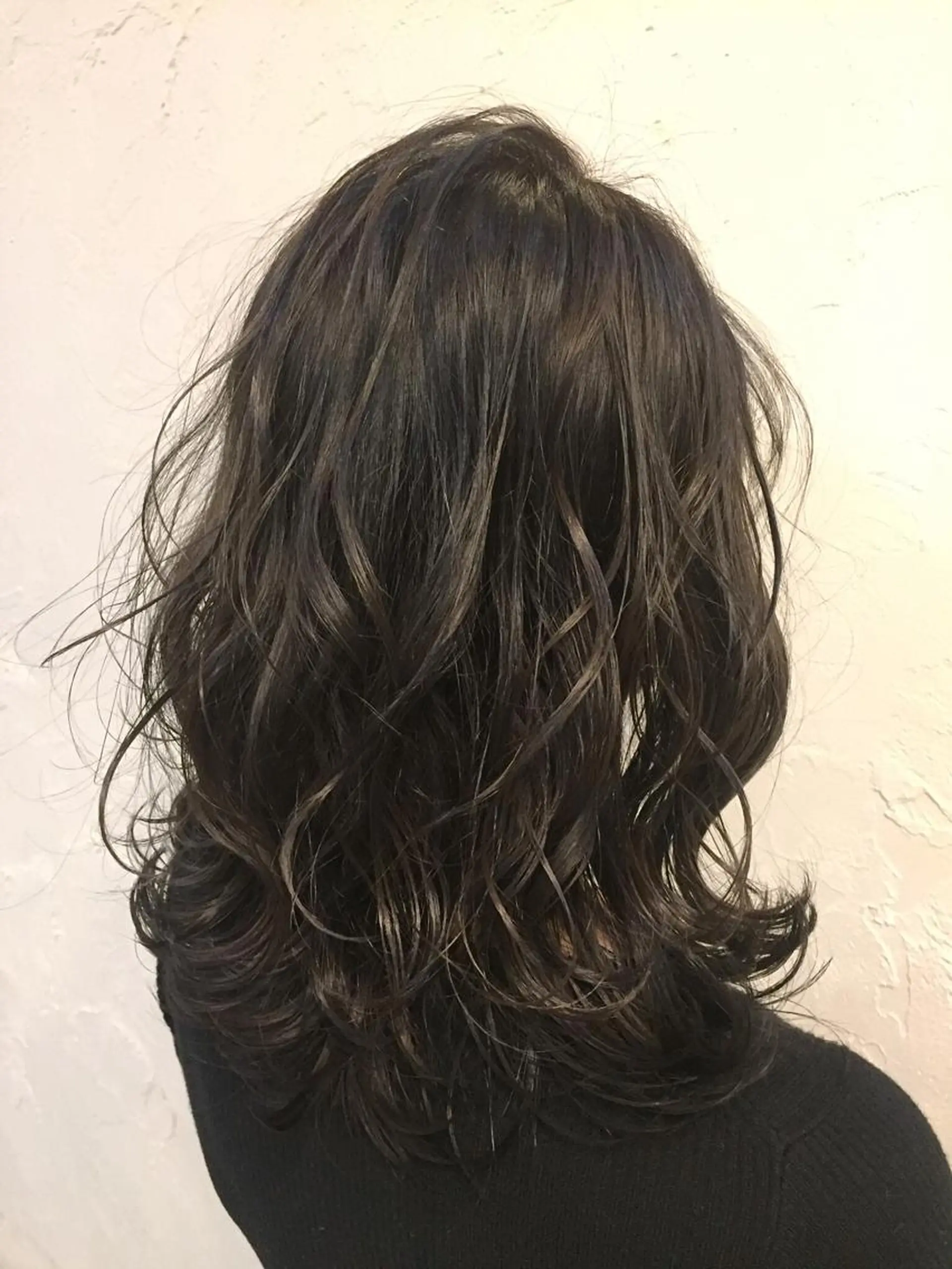 ミディアム カラー 韓国レイヤー外国人風 透明感カラー髪質改善のヘアスタイル