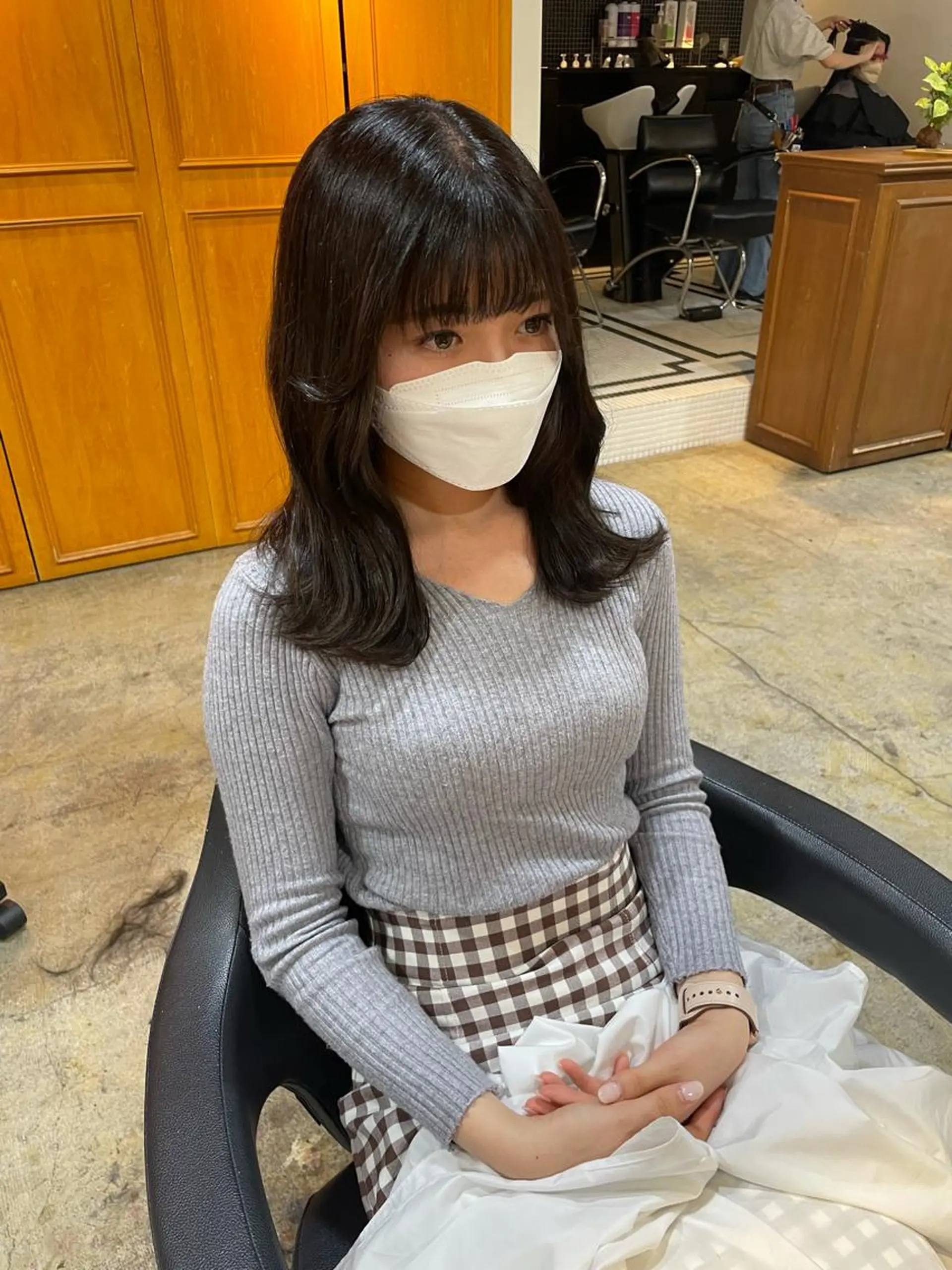 セミロング カラー ブラウンカラー ナチュラルブラウン カット ヘアカラー トリートメント MIOベージュカラー 柔らかいカラーのヘアスタイル