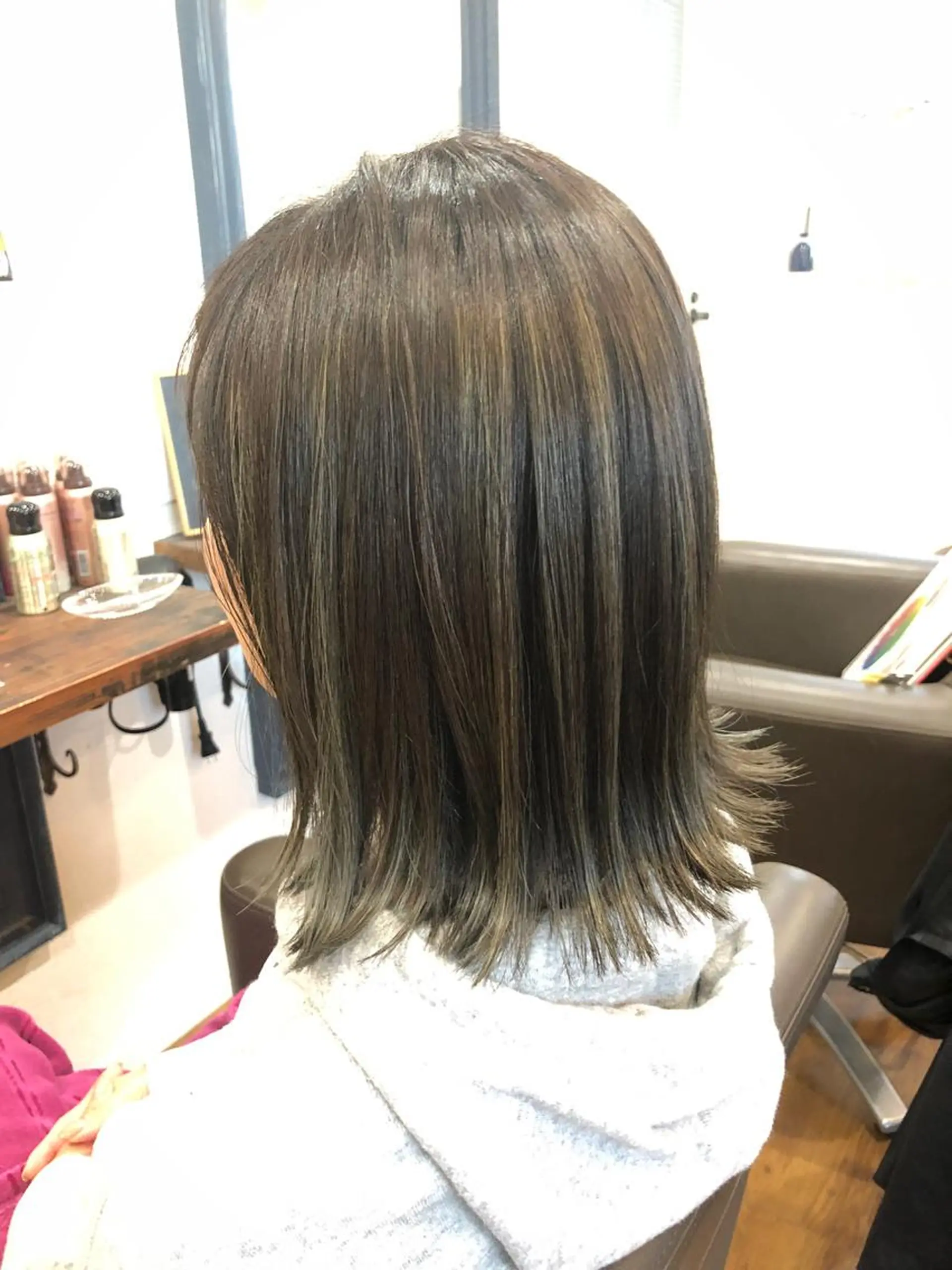 ミディアム ボブ ハイライト 外ハネヘア garland TESHIMAのヘアスタイル