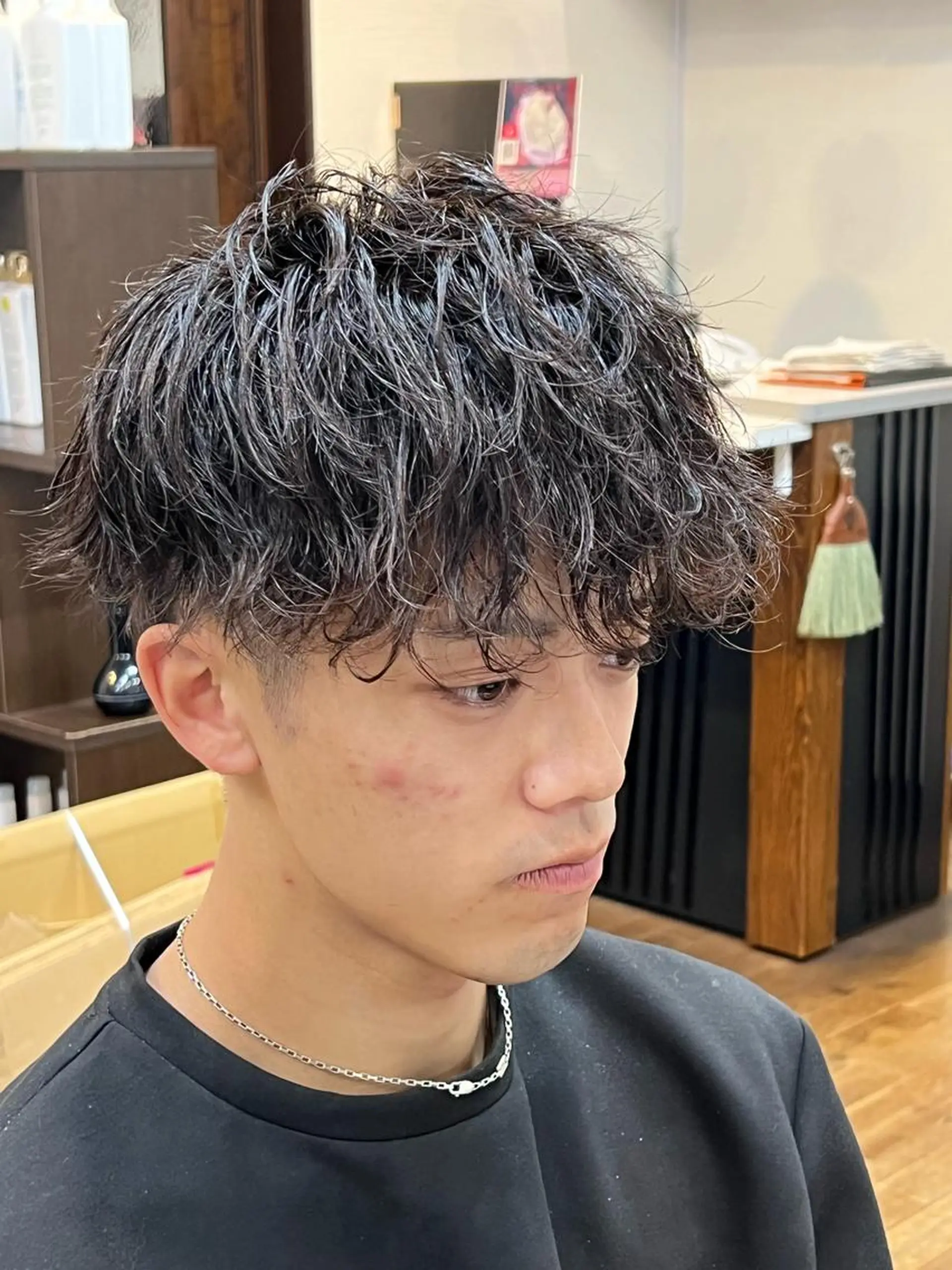 ショート パーマ メンズ 二本木 秀成のヘアスタイル