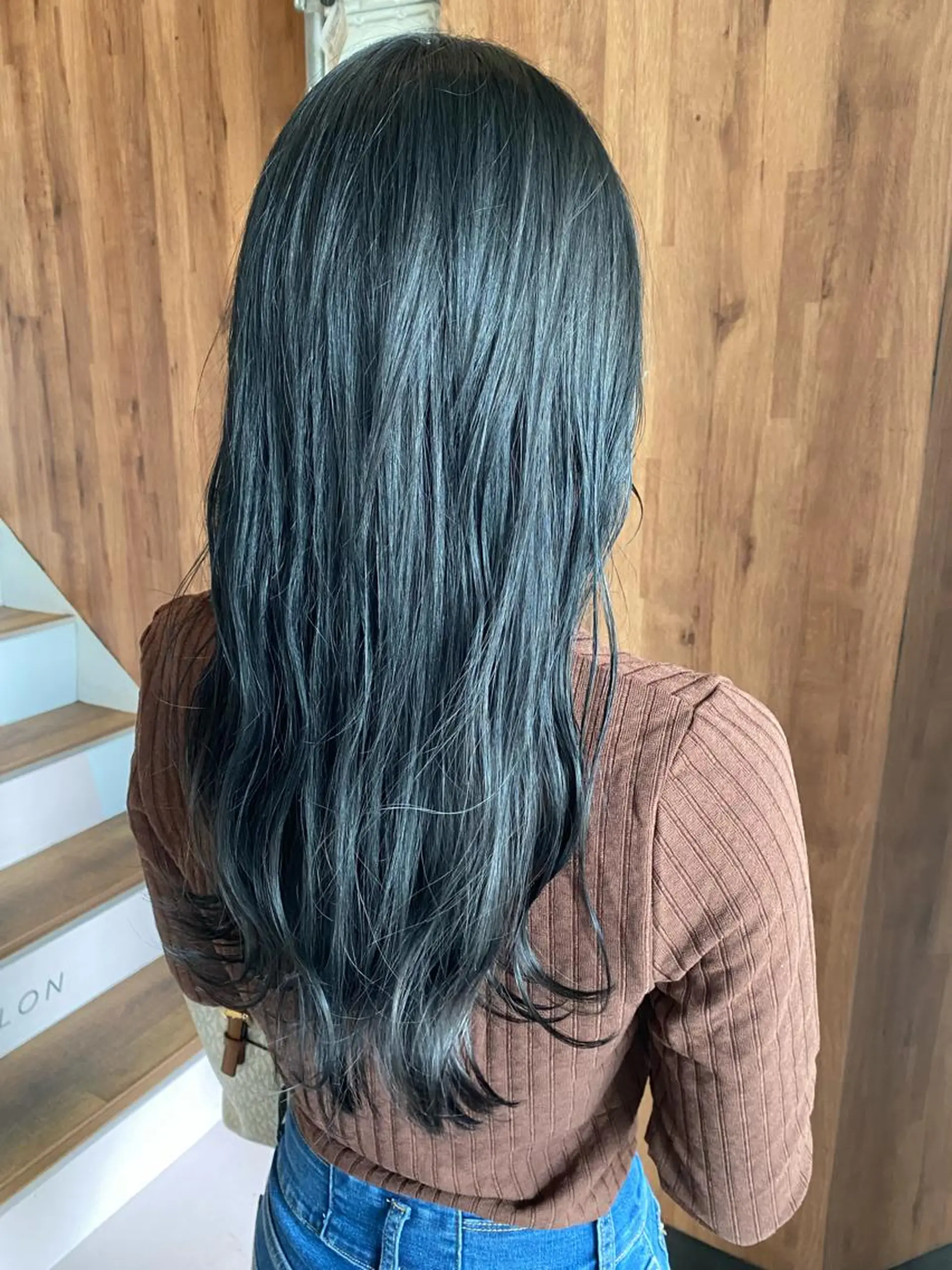 ロング アッシュ カット ヘアカラー トリートメント 【暗め透明感カラー】 【インナー】小島良太のヘアスタイル