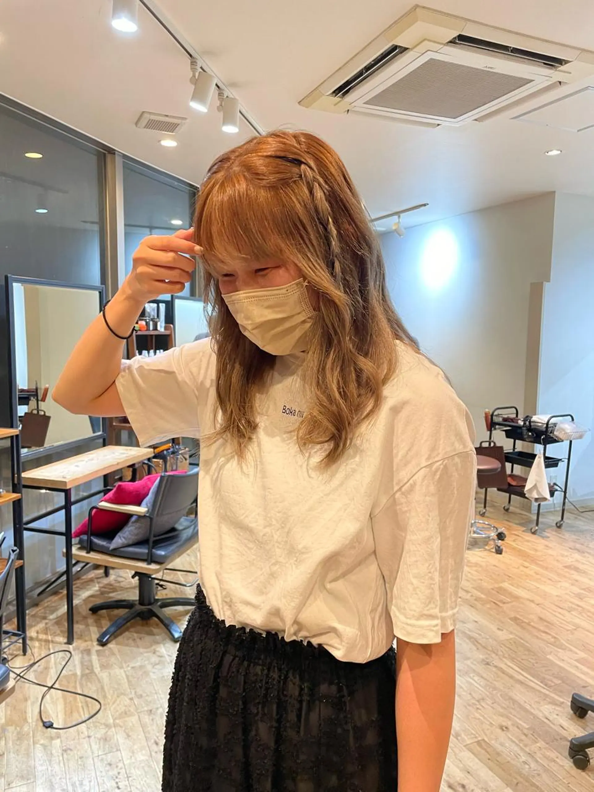 セミロング あやか/ベージュ /透け感カラーのヘアスタイル