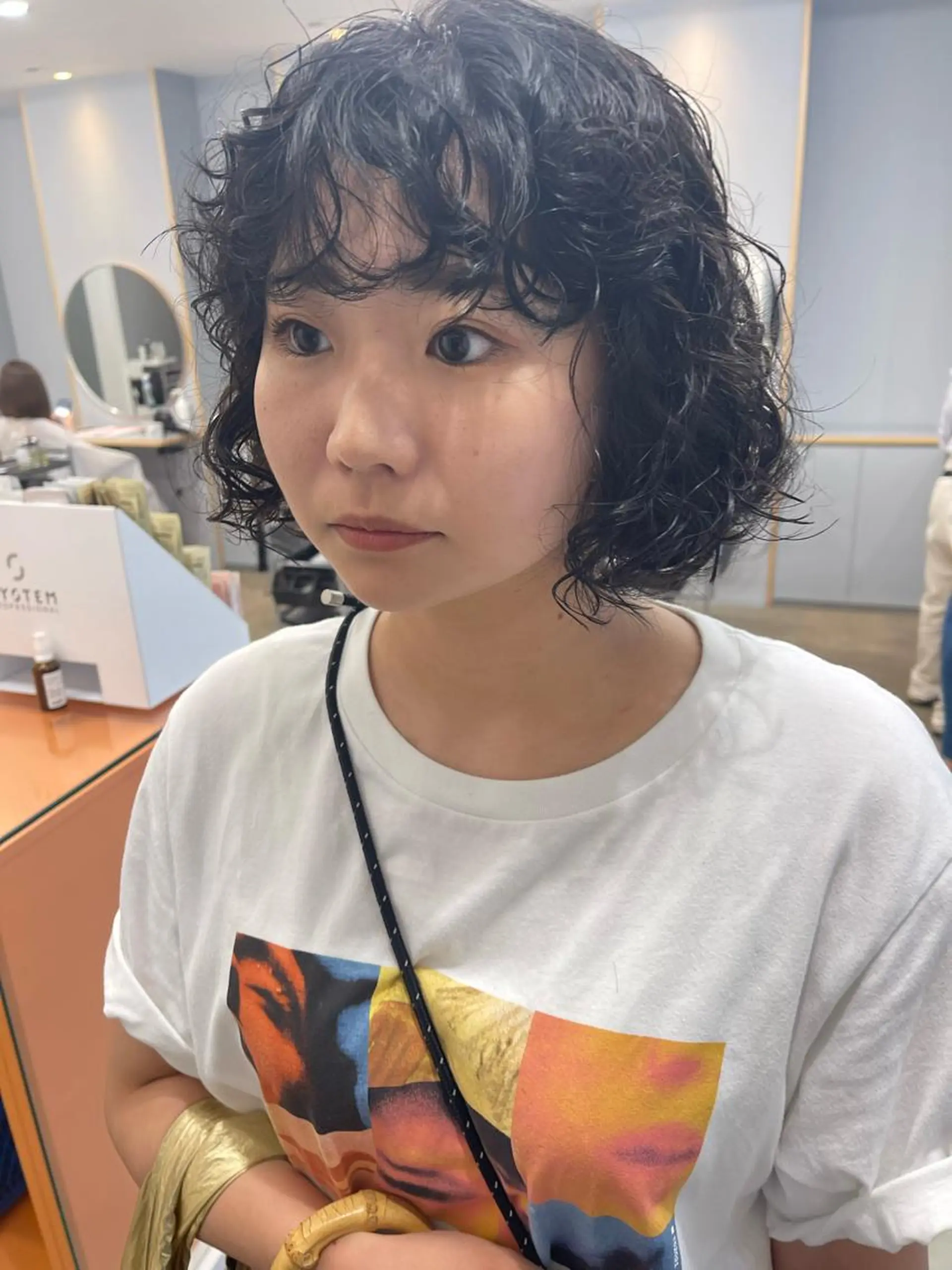 ショート パーマ カット ヘアカラー パーマ 💓パーマ，💗 レイヤーカットのヘアスタイル