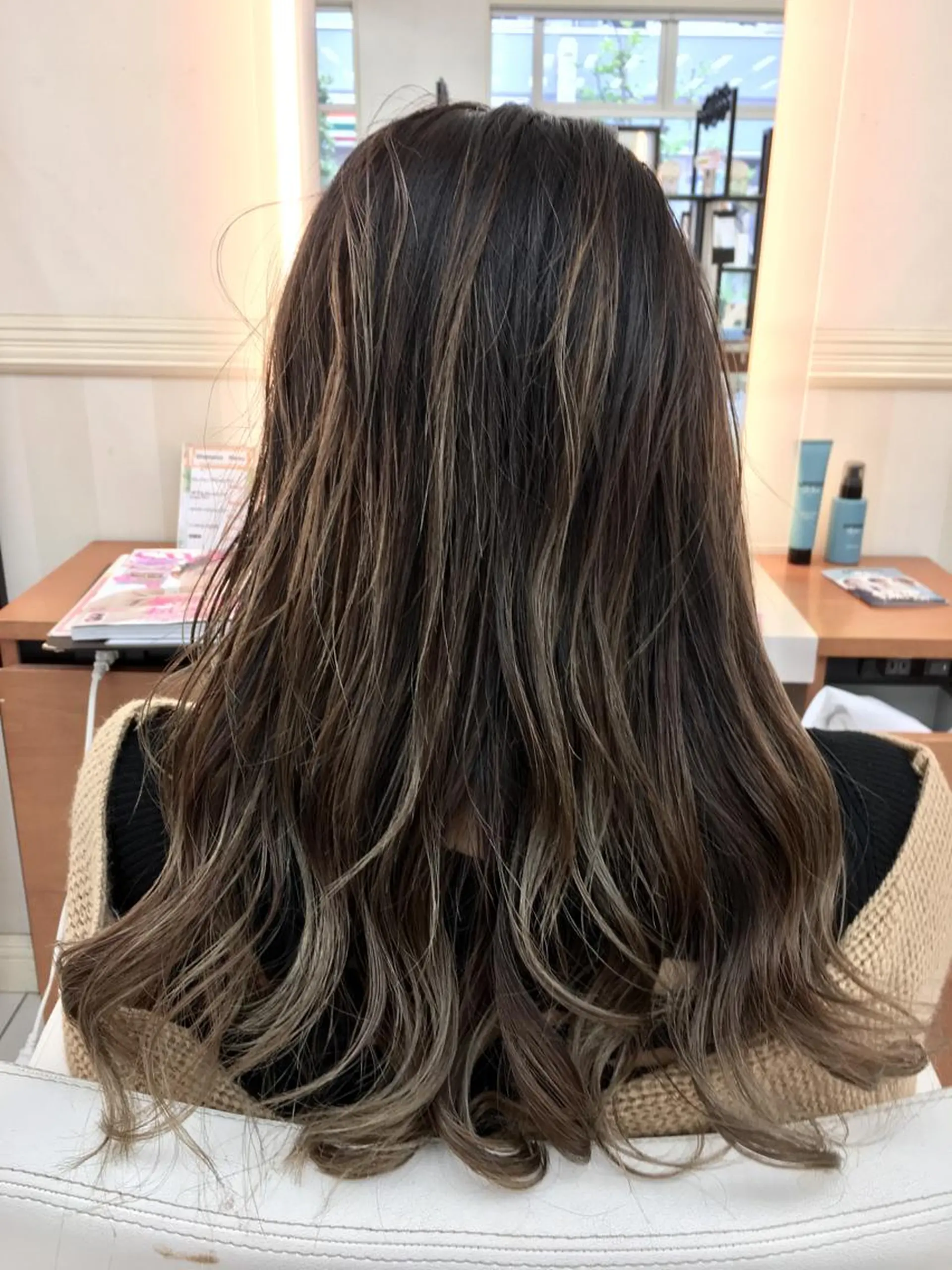 ロング 外国人風カラー トリートメント カット ヘアカラー ブリーチ/バレイヤ ージュ川端裕司のヘアスタイル