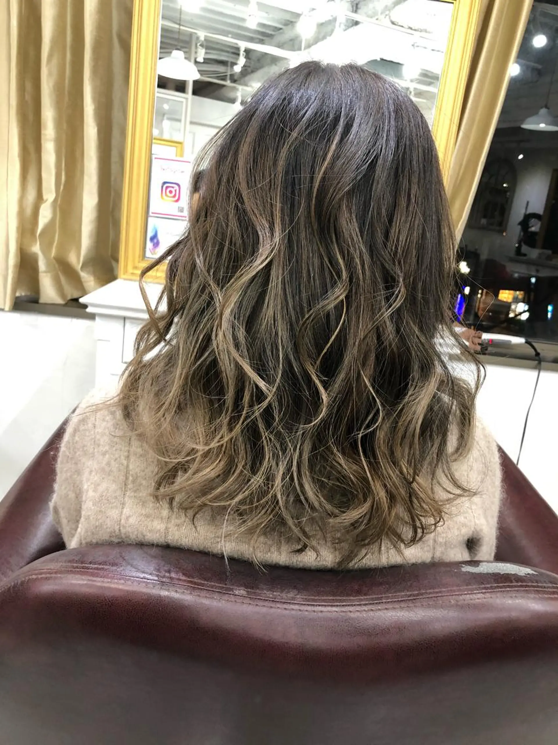 セミロング カラー Soleria /ソレリア所属・Soleria 田中慎一のヘアスタイル