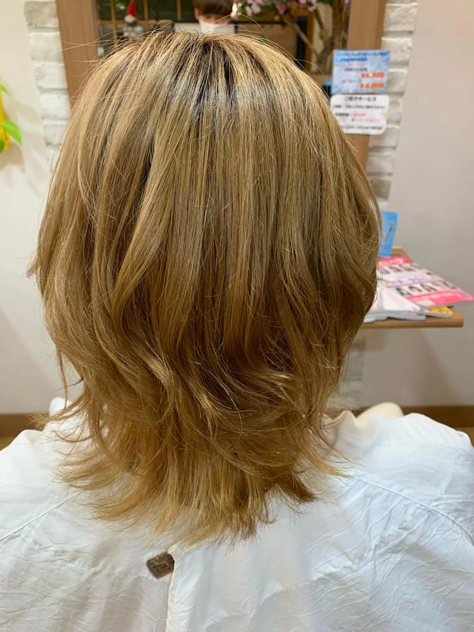 ミディアム レイヤーカット 中川 莉玖のヘアスタイル