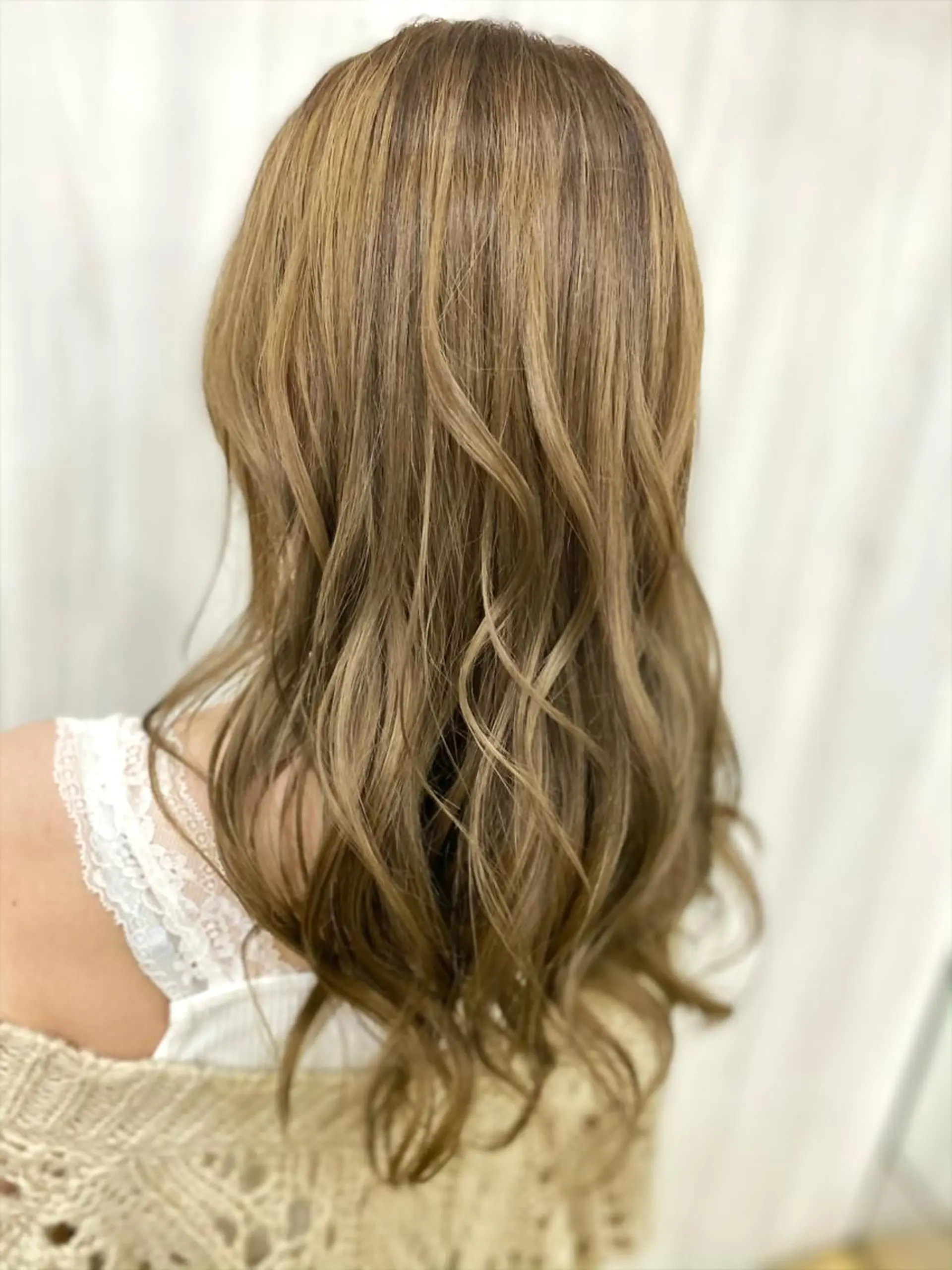 セミロング カラー ヘアアレンジ ベージュカラー ミルクティーベージュ カット ヘアカラー トリートメント 松井 敬太郎のヘアスタイル