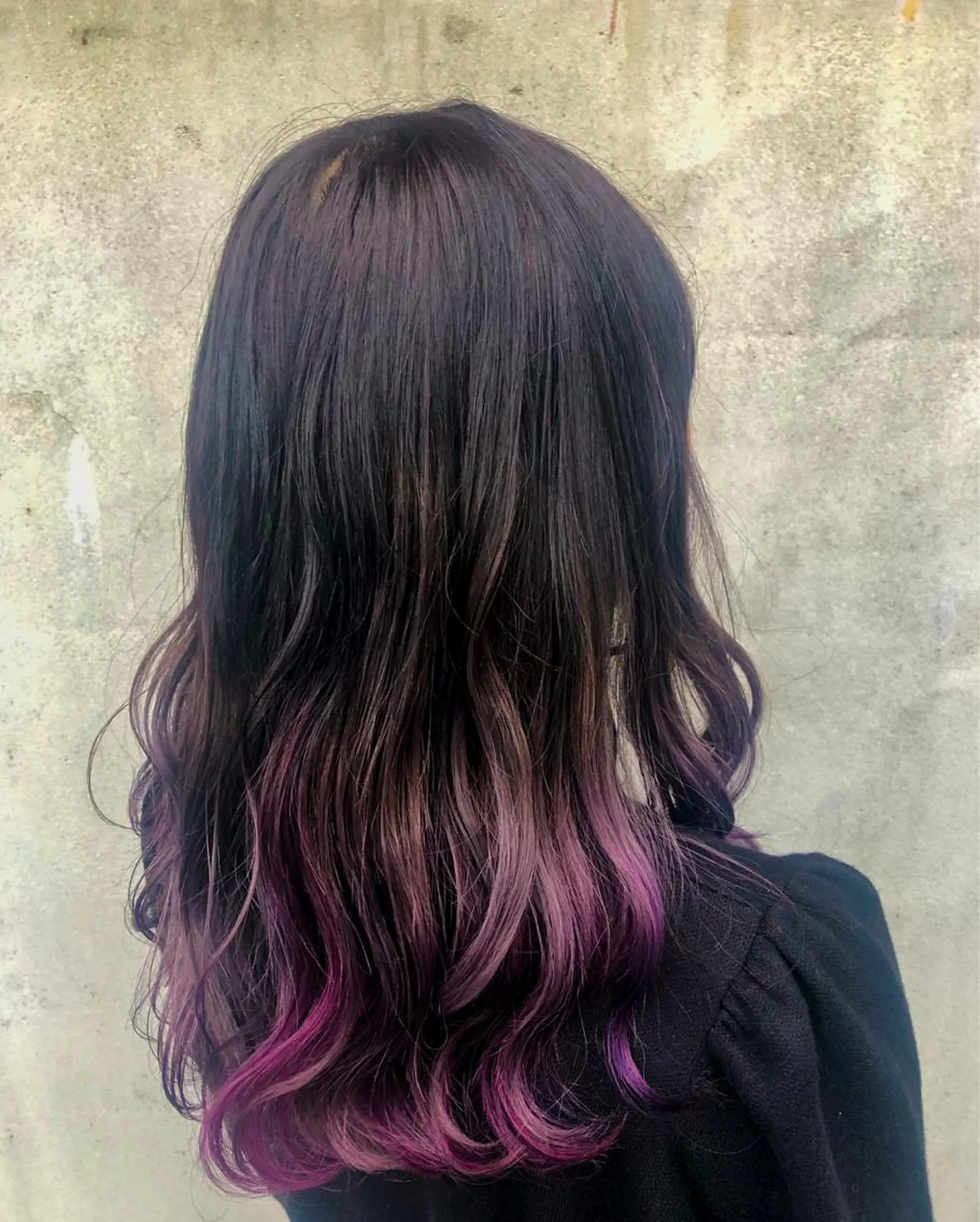 セミロング カラー バレイヤージュ ピンクカラー ピンクパープル パープルカラー レイヤーカット 佐藤 美聡のヘアスタイル