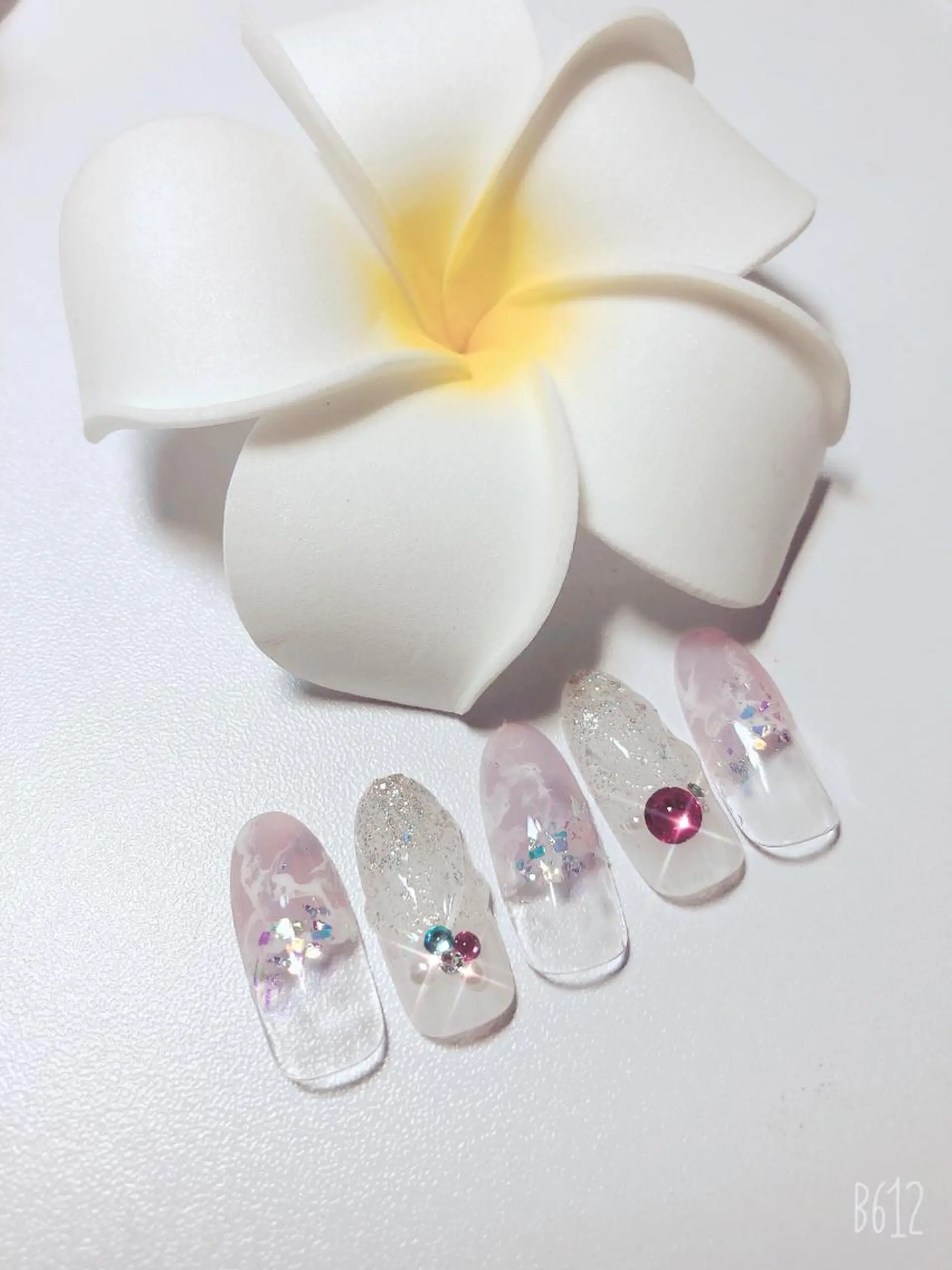 ネイル キラキラネイル Bella 齋藤理奈のネイルデザイン