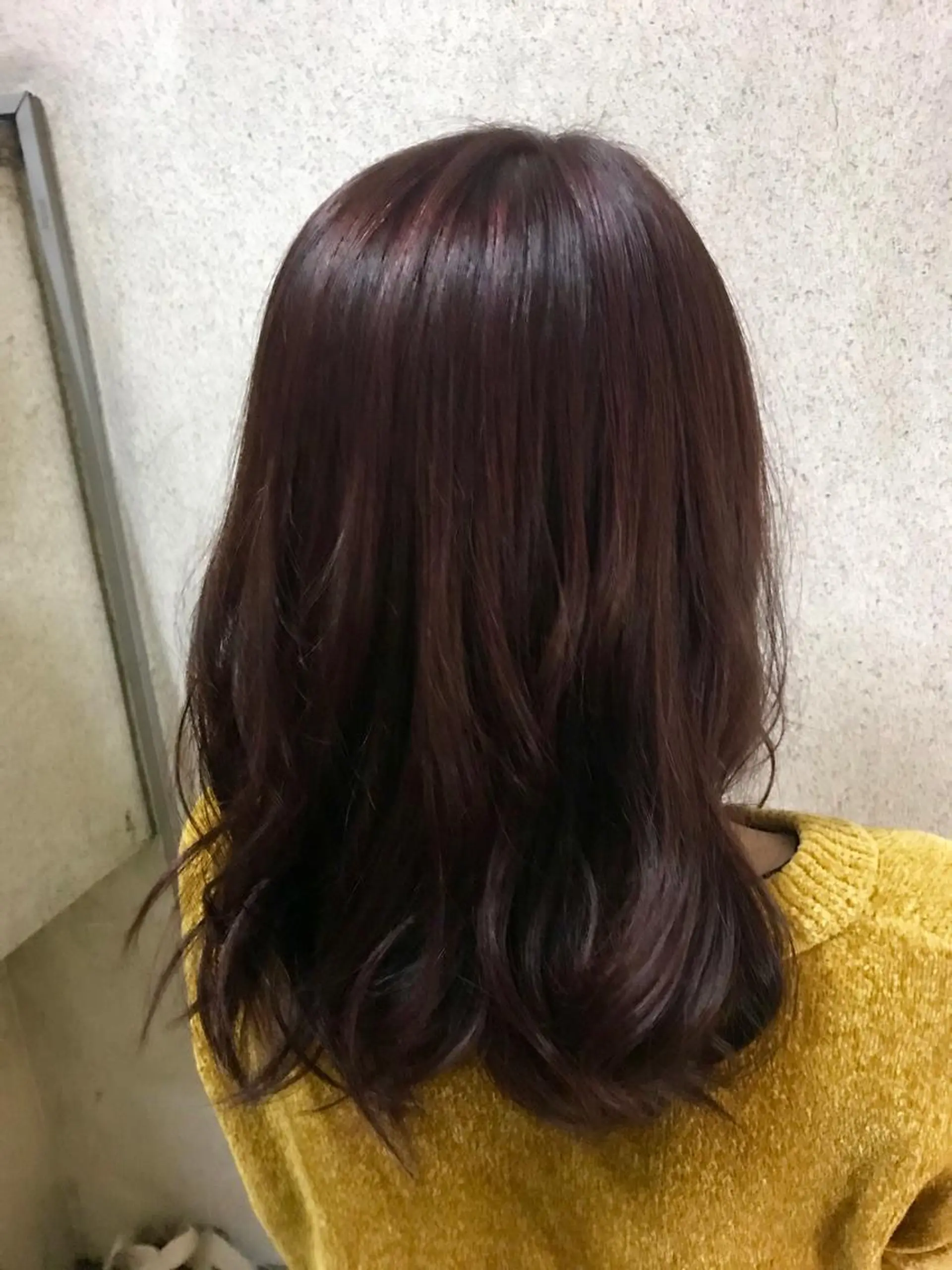 ミディアム カラー ハイライトカラー ピンクカラー ハイライト 小栗 麻衣のヘアスタイル