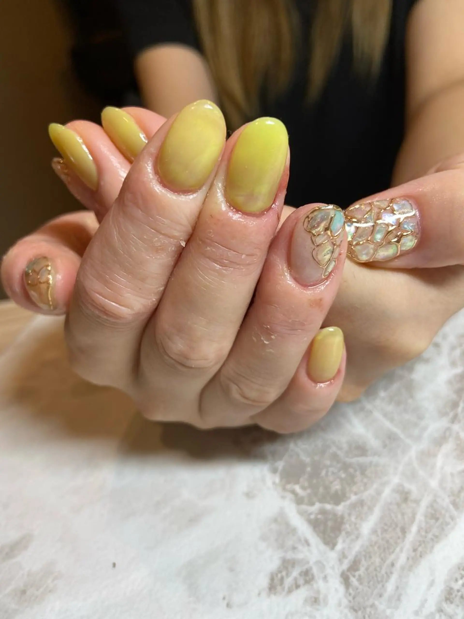 ミディアム ネイル フットネイル グリーン キラキラネイル ミラーネイル 夏ネイル ネイルサロン ステラのネイルデザイン