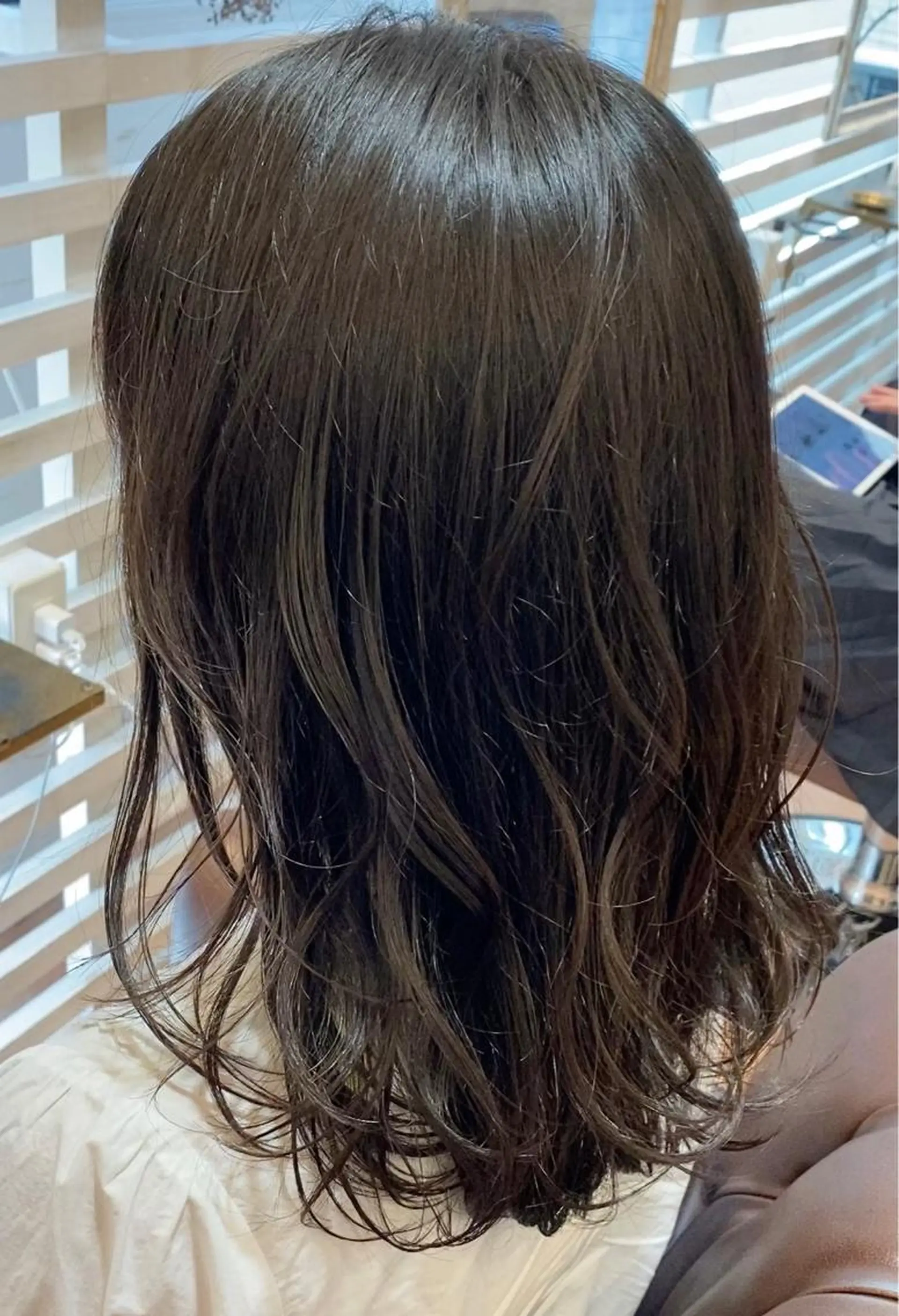 ミディアム カラー オリーブグレー ブリーチなし✨艶髪 カラー𓃲YAGIのヘアスタイル