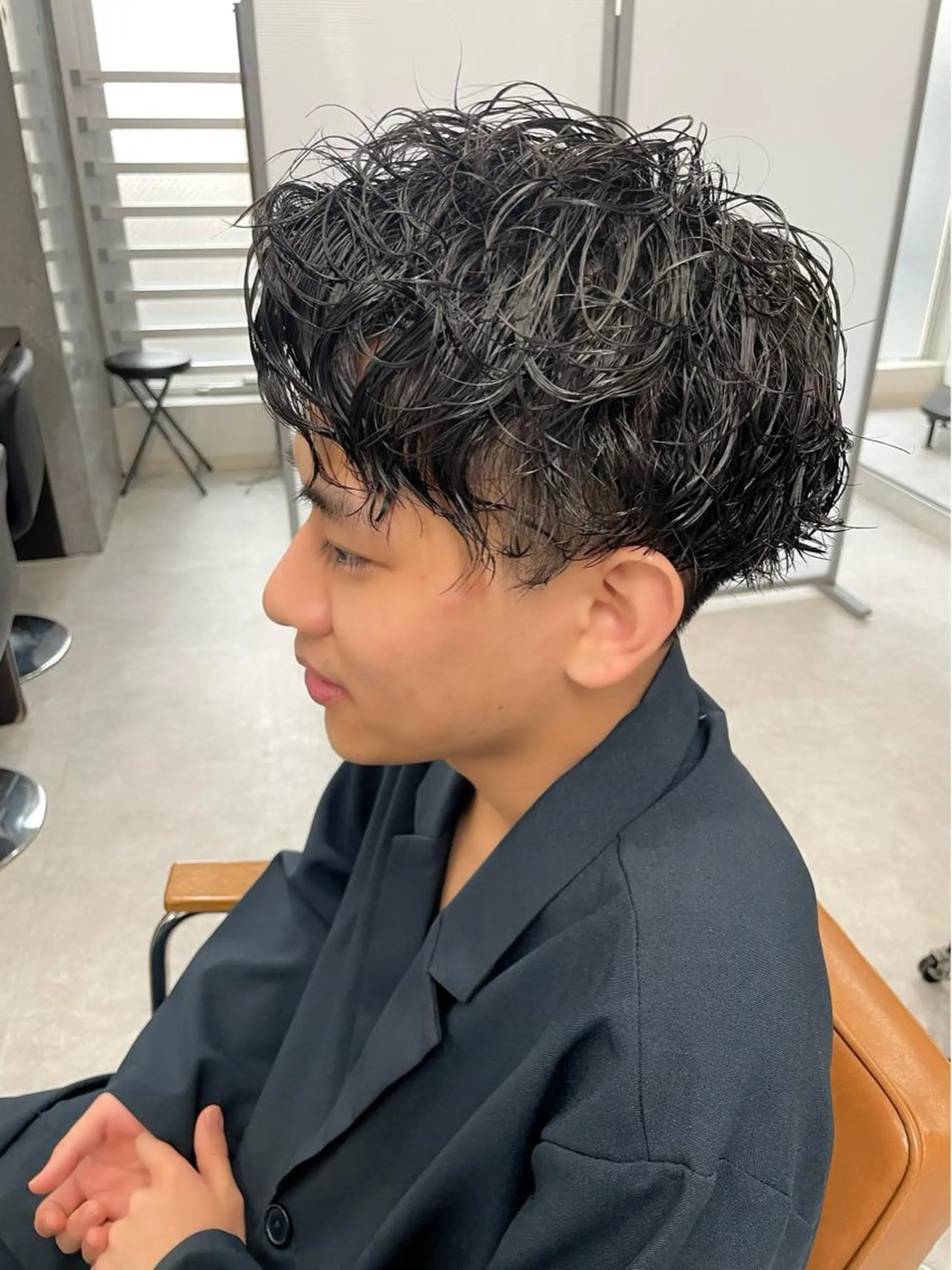 ショート パーマ メンズ メンズパーマ スパイラルパーマ メンズ似合わせ🪞 副店長 kotoriのヘアスタイル