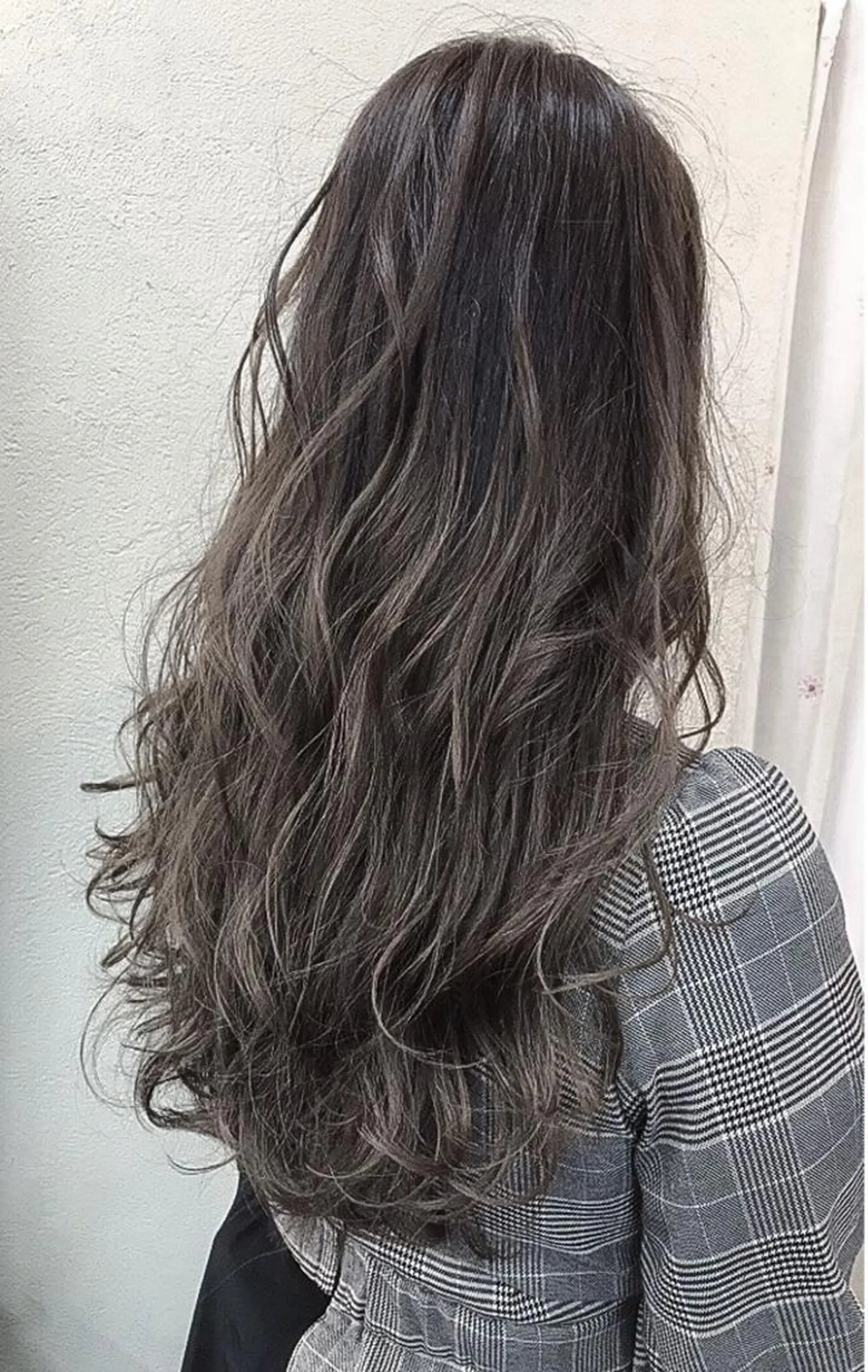 セミロング カラー アッシュ アッシュグレー バレイヤージュ ベージュカラー ブリーチ 髪質改善&韓国風特化 型サロン ミシェリーのヘアスタイル