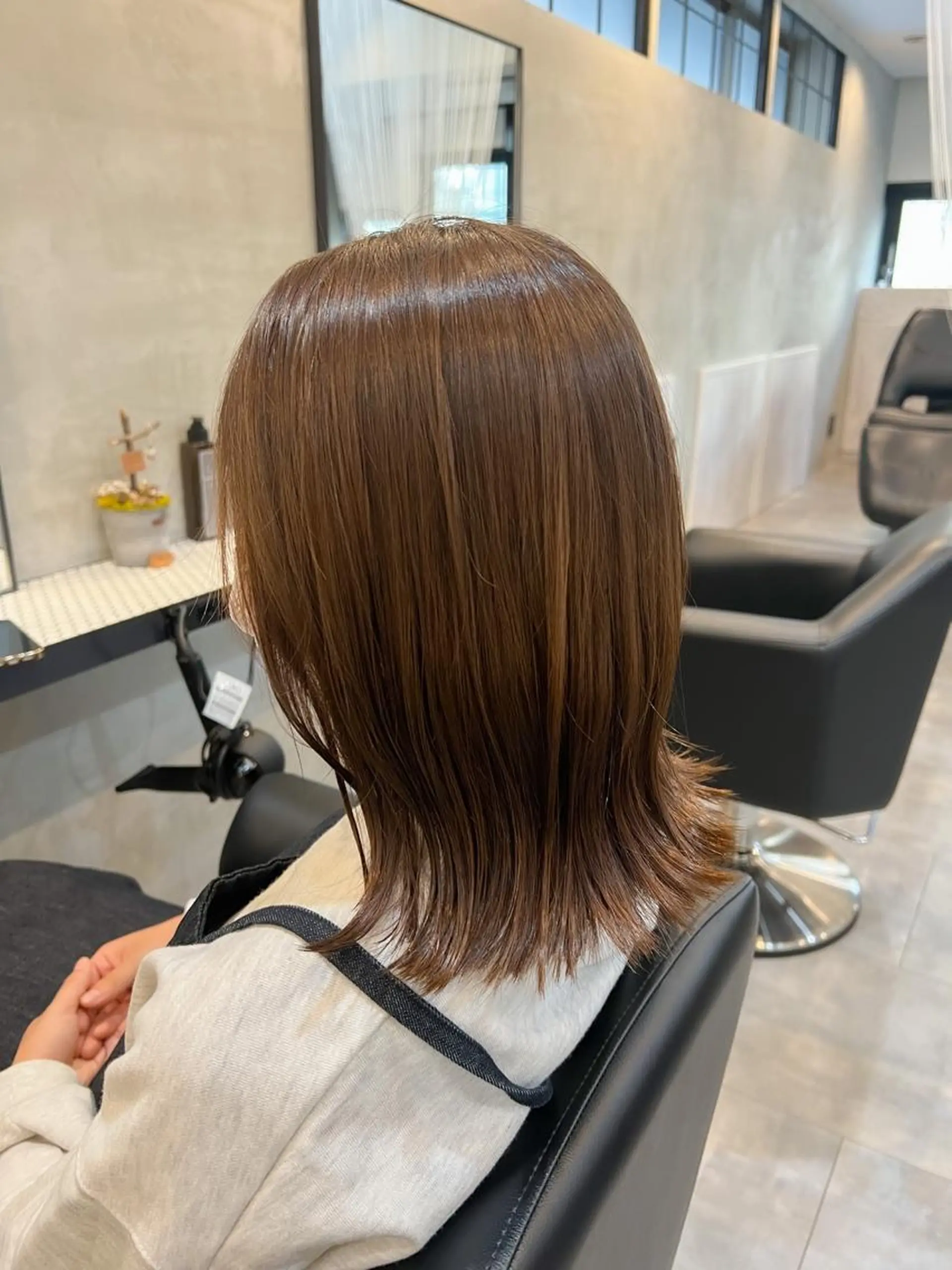 ミディアム カラー グレージュ ヘアカラー トリートメント 工藤 梨花のヘアスタイル