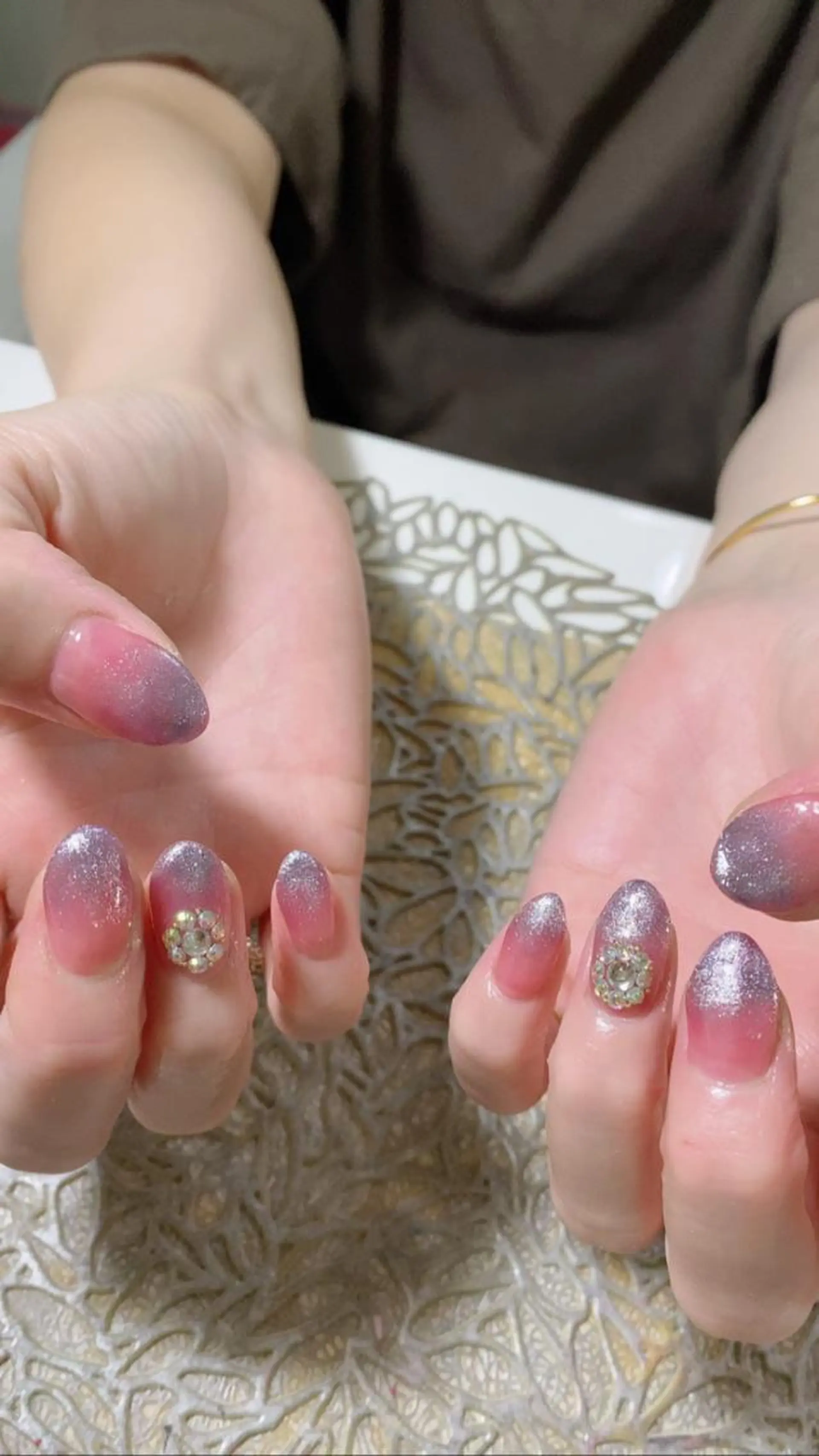 ネイル アートネイル 長さ出し ジェルネイル キラキラネイル ニュアンスネイル 艶々の美爪を〜 【リリアーナ】のネイルデザイン