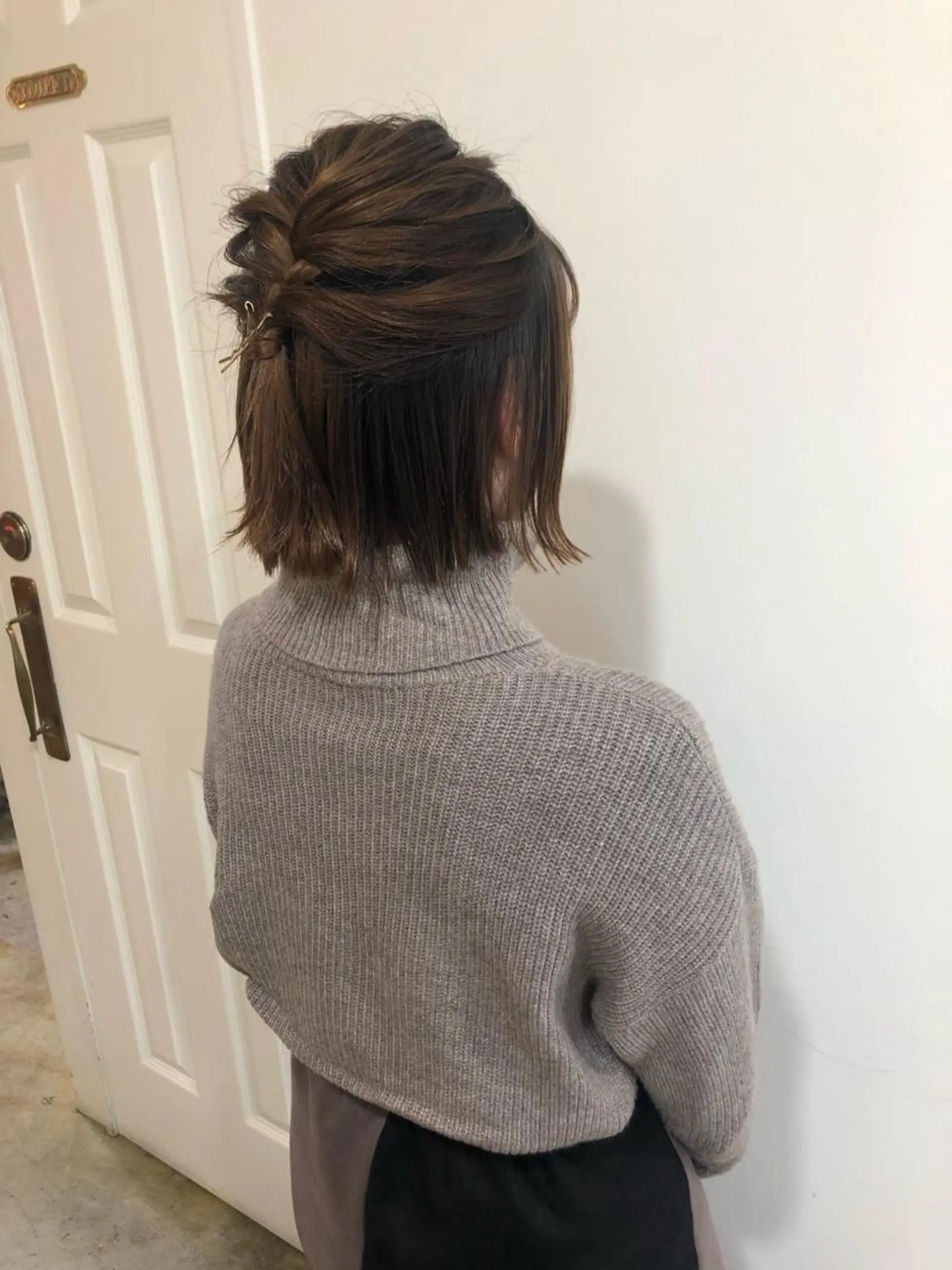 ショート ヘアアレンジ ヘアセット MIOベージュカラー 柔らかいカラーのヘアスタイル