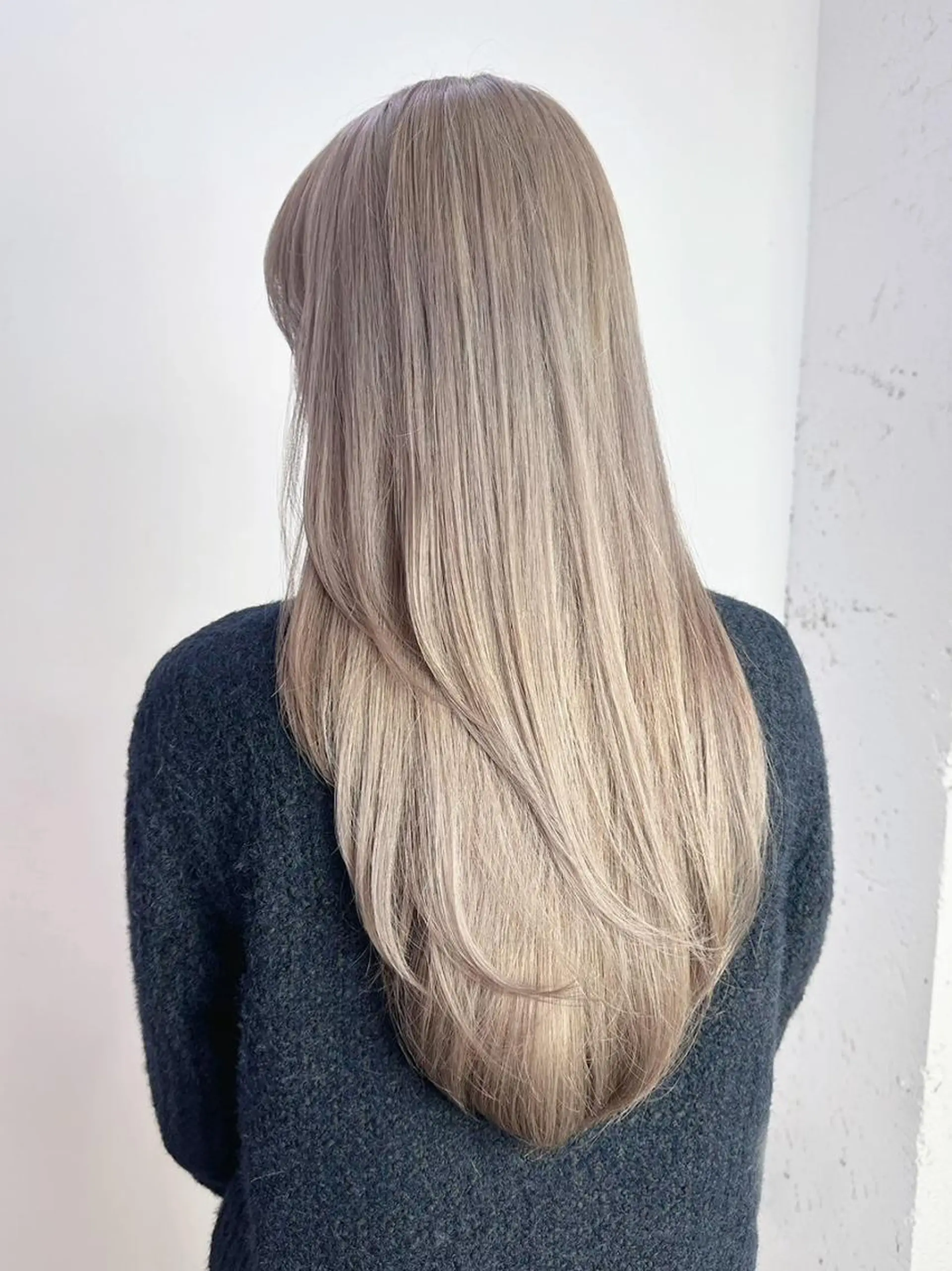 セミロング カラー ハイトーンカラー 顔まわりレイヤー 顔周りカット レイヤーカット カット ヘアカラー トリートメント ITbyALBUM 下北沢店のヘアスタイル