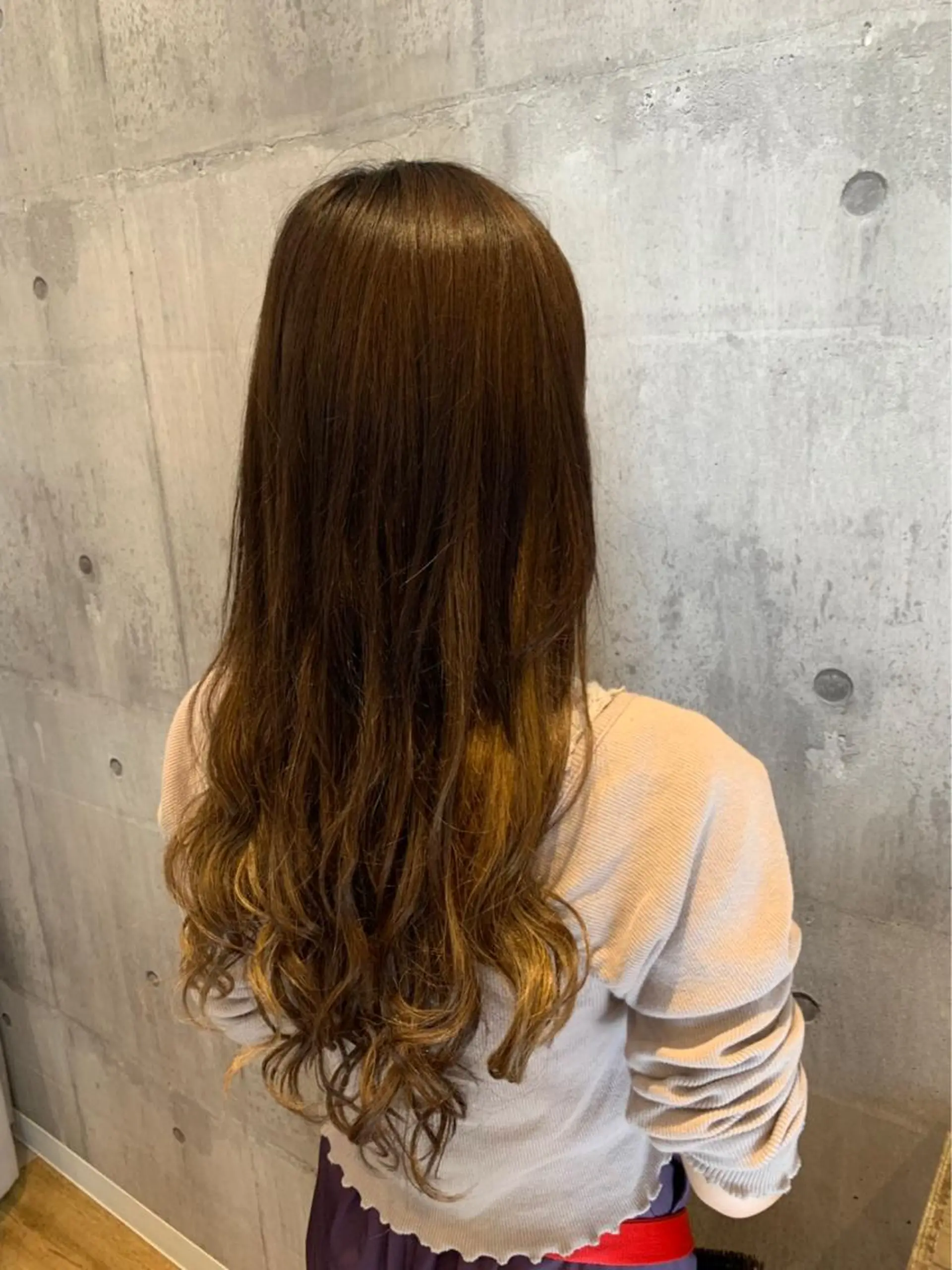 ロング 新谷 桃子のヘアスタイル
