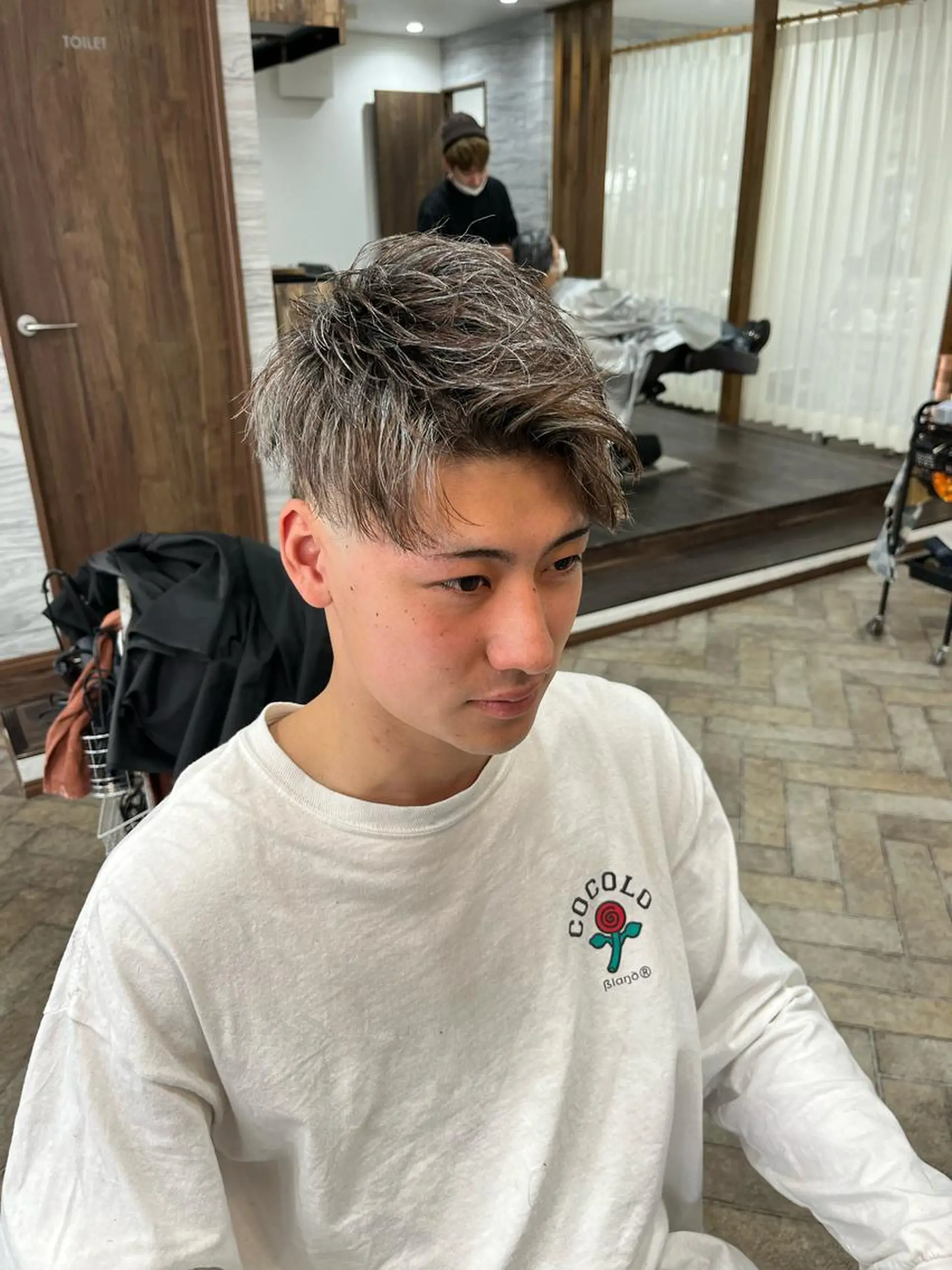 ショート カラー メンズ メンズハイライト ハイライトカラー シルバー ハイライト カット ヘアカラー トリートメント ヘアセット メンズサロン ANSWERのヘアスタイル