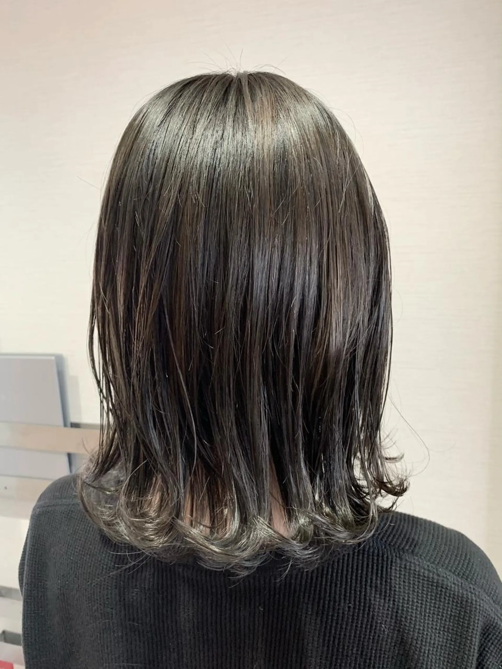 ミディアム カラー 蓮見  友里のヘアスタイル