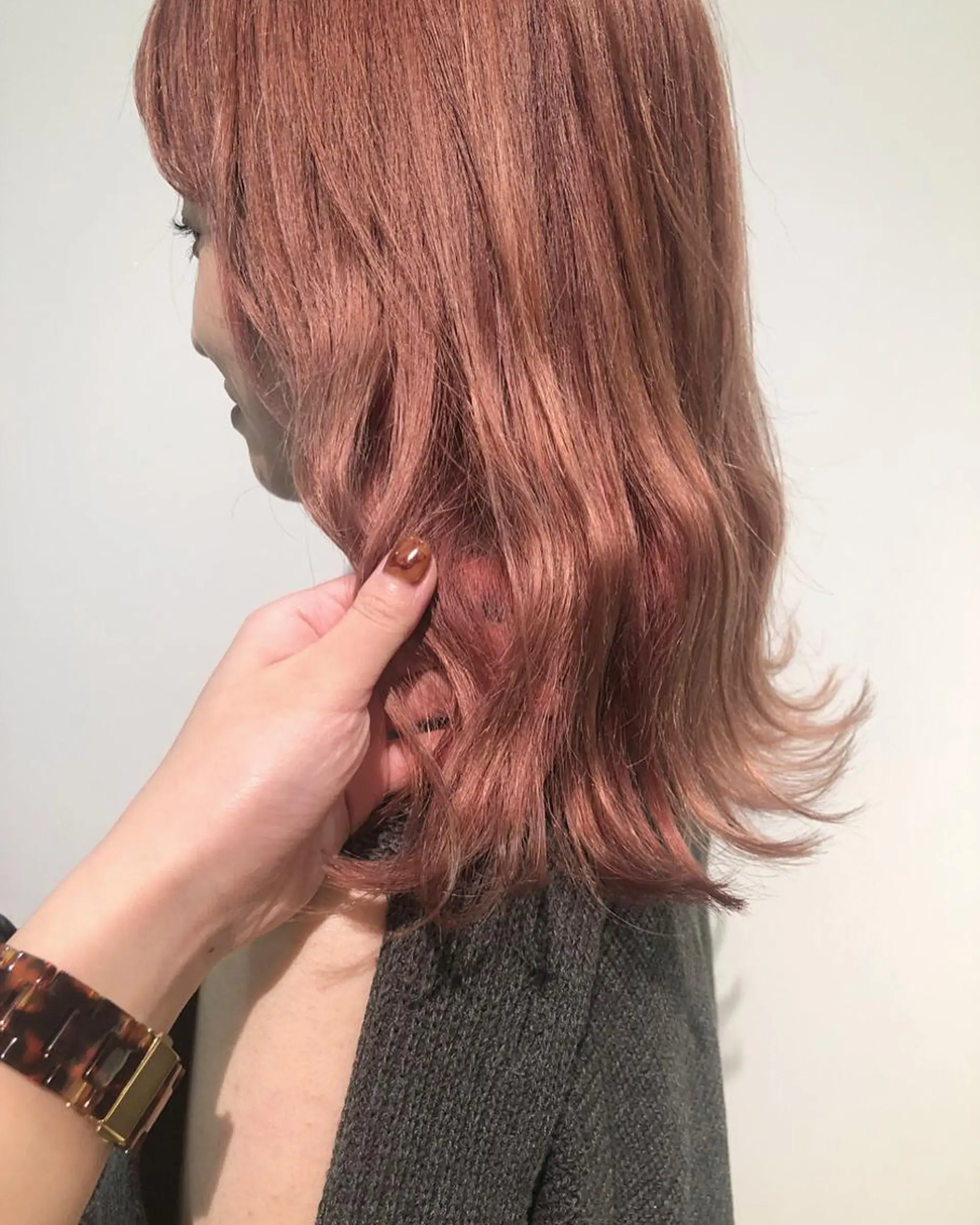 ミディアム カラー ベージュカラー ブリーチ ピンクカラー ピンクベージュ ヘアカラー トリートメント 髪質改善/レイヤー/ お顔まわり/Ami.のヘアスタイル