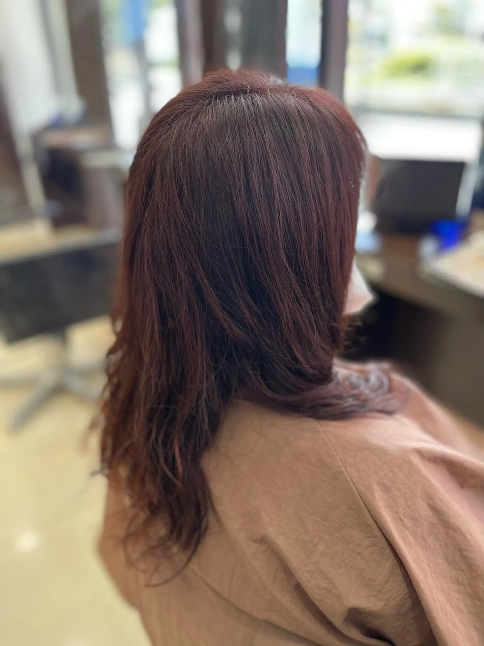 セミロング カラー ブラウンカラー レッドカラー レッドブラウン ヘアカラー 嶌田 沙紀のヘアスタイル