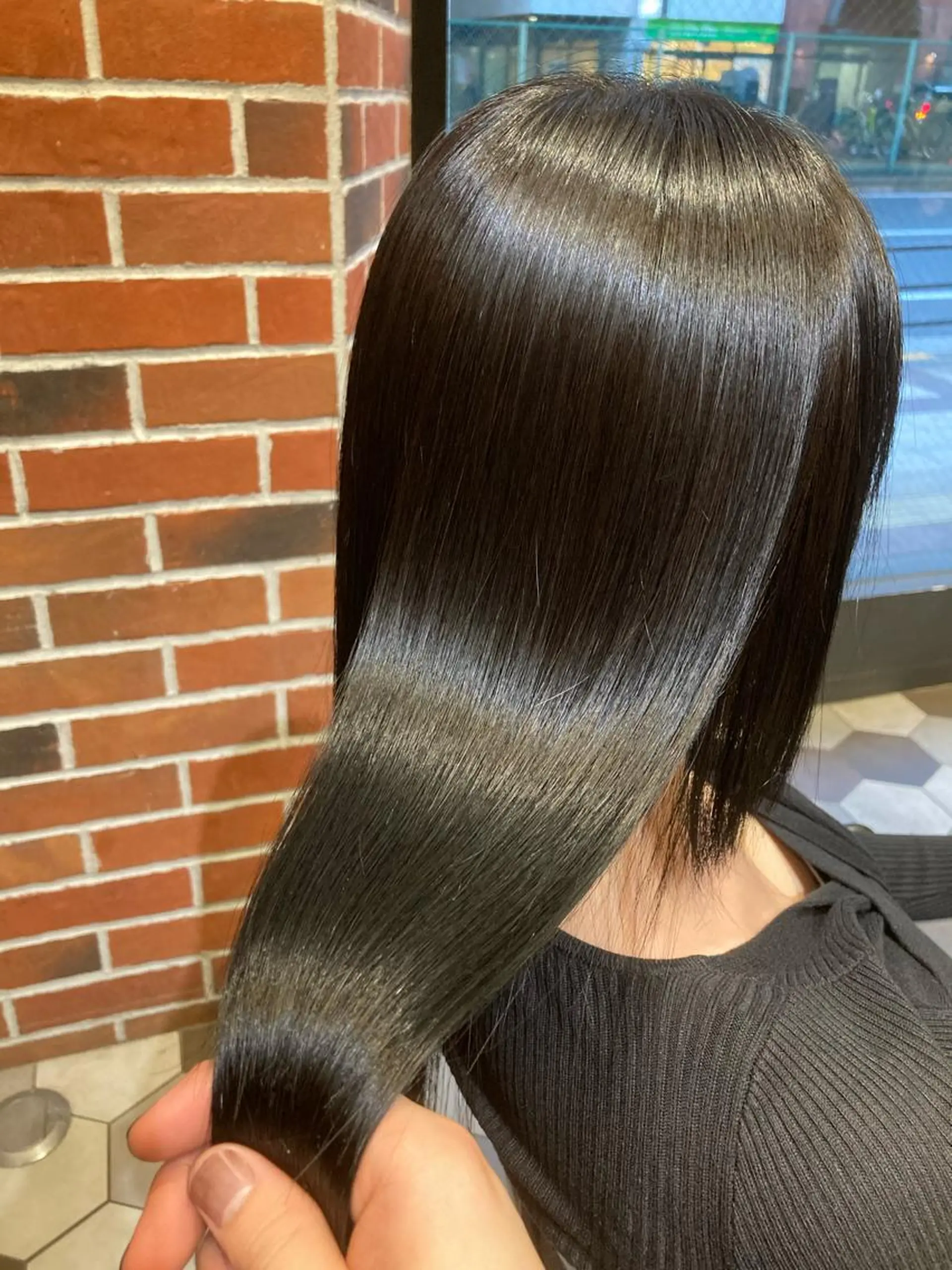 セミロング カラー 髪質改善 縮毛矯正 トリートメント カット 縮毛矯正 トリートメント 髪質改善/痛ませ ないカラー/西村航大のヘアスタイル