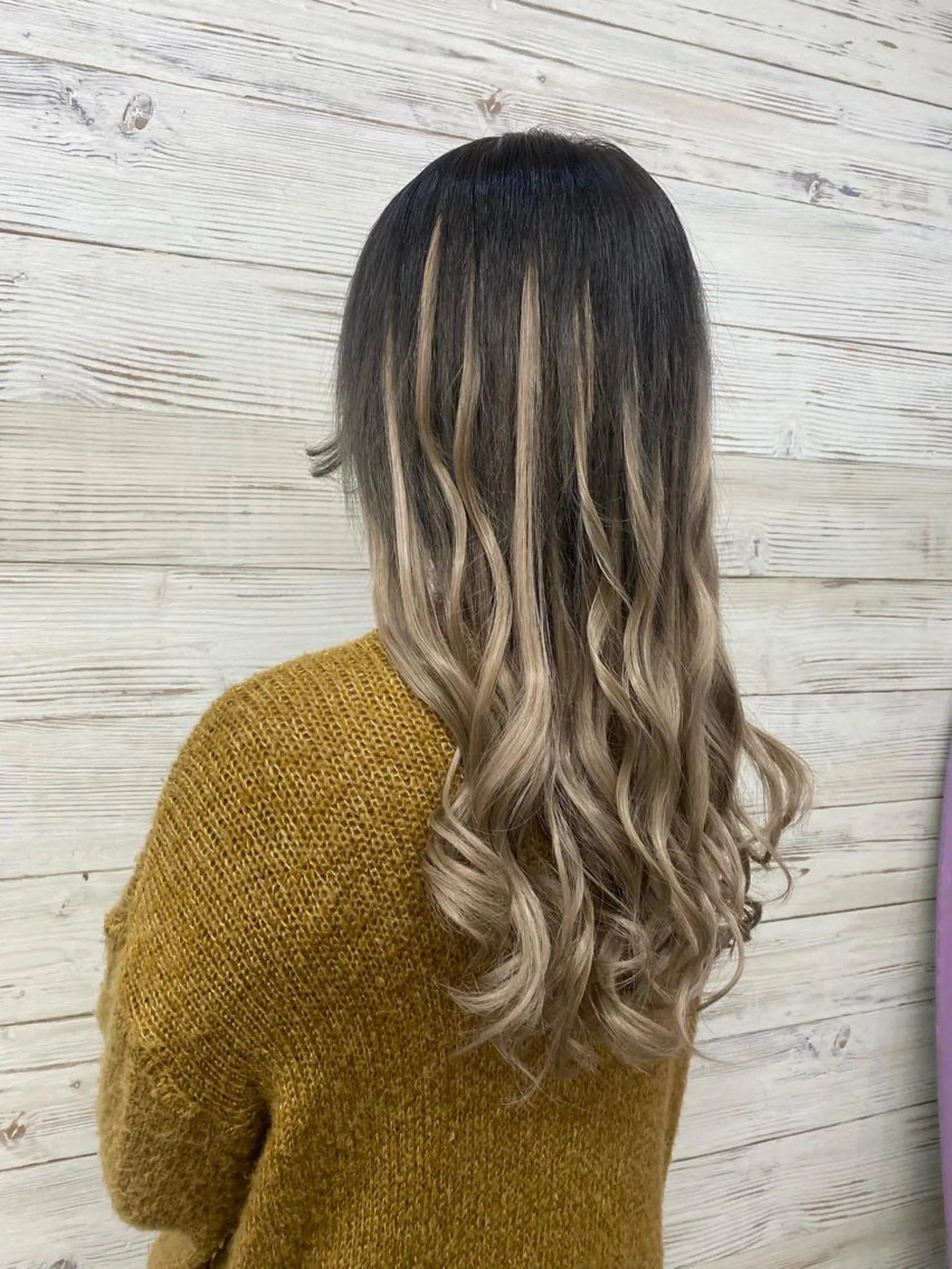 ロング カラー ヘアアレンジ ショートボブ 編み込みエクステ シールエクステ バレイヤージュ ベージュカラー LAVENDIA 初音のヘアスタイル