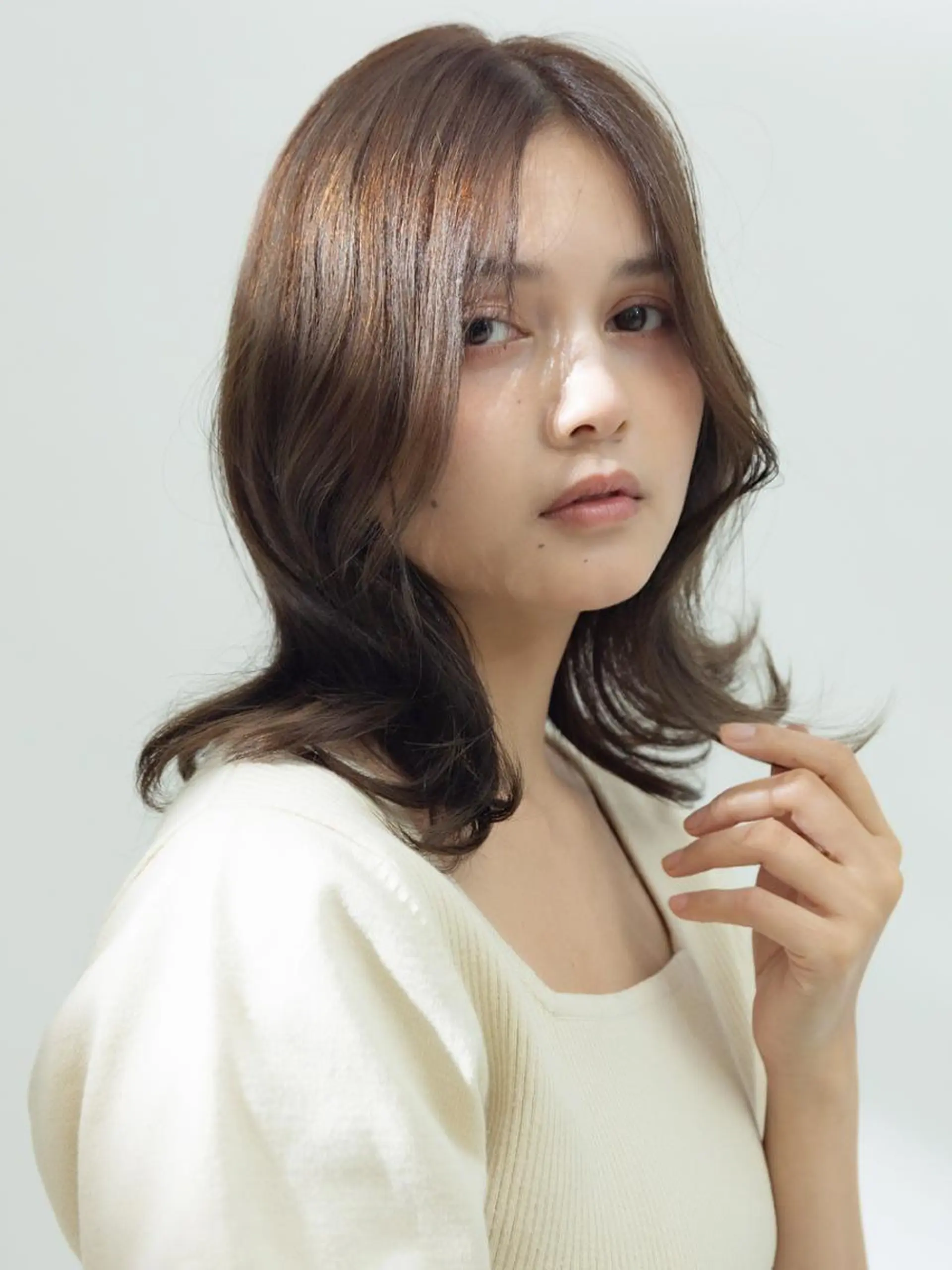 ミディアム カラー 鈴木 空音のヘアスタイル