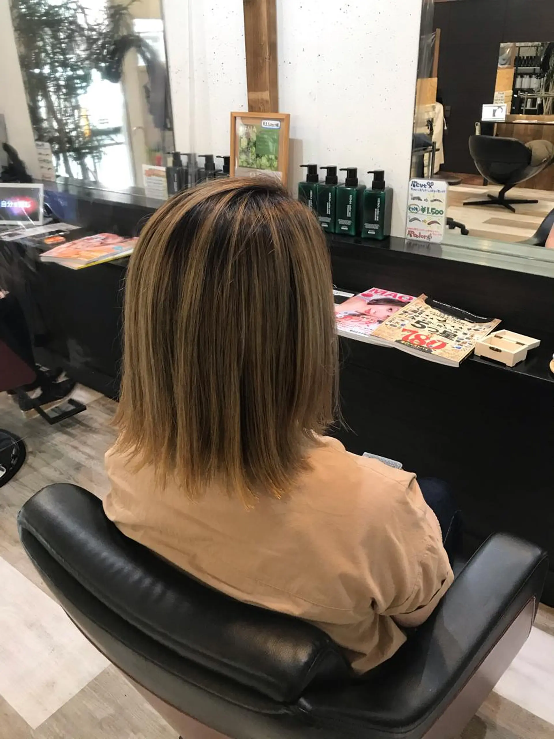 ミディアム ヘアカラー ヘッドスパ 正分 真美のヘアスタイル