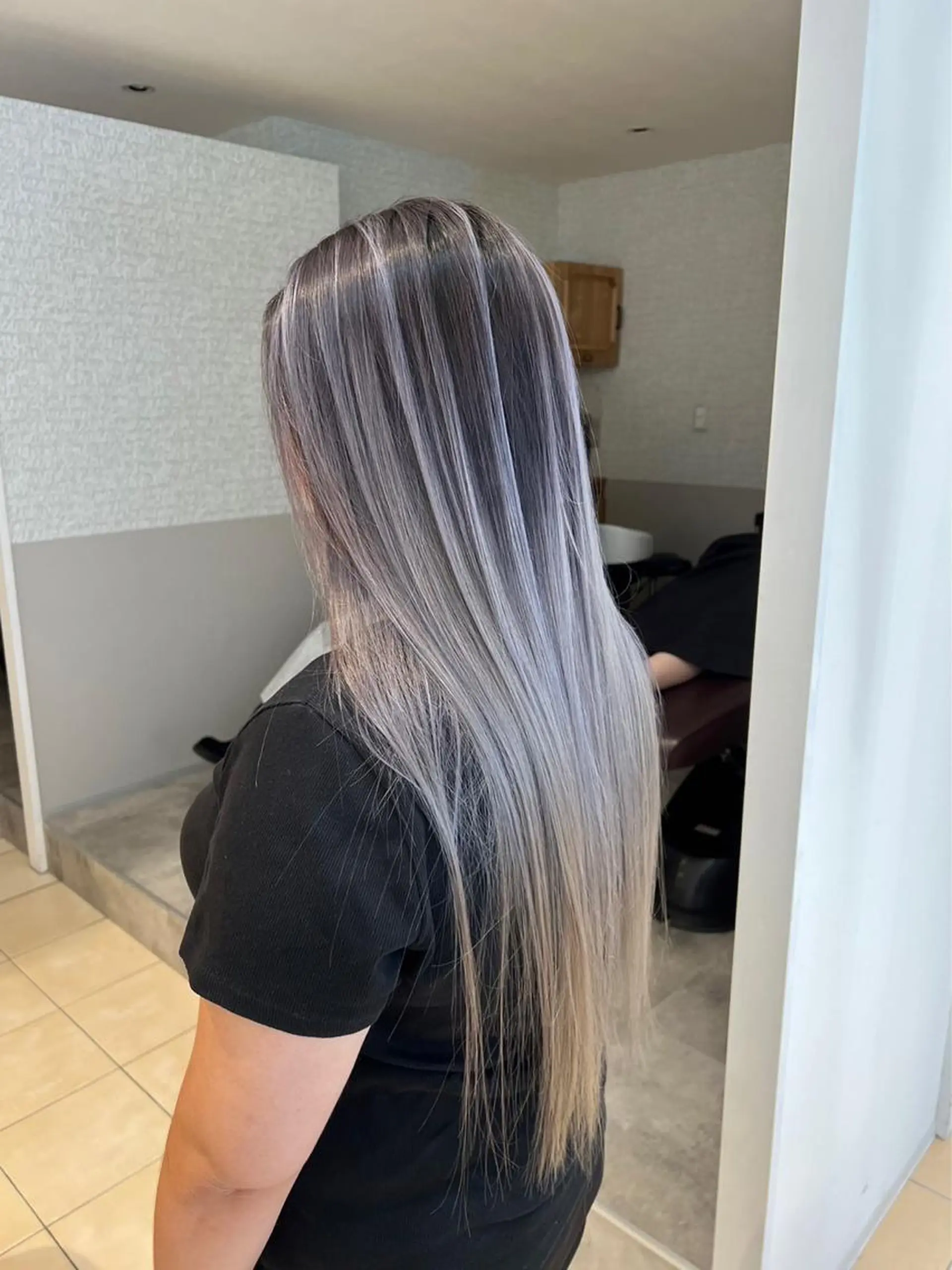 ロング カラー バレイヤージュ シルバー ホワイトシルバー レイヤーカット ヘアカラー トリートメント ROBIN所属・指名数No.1 /NAOYAのヘアスタイル