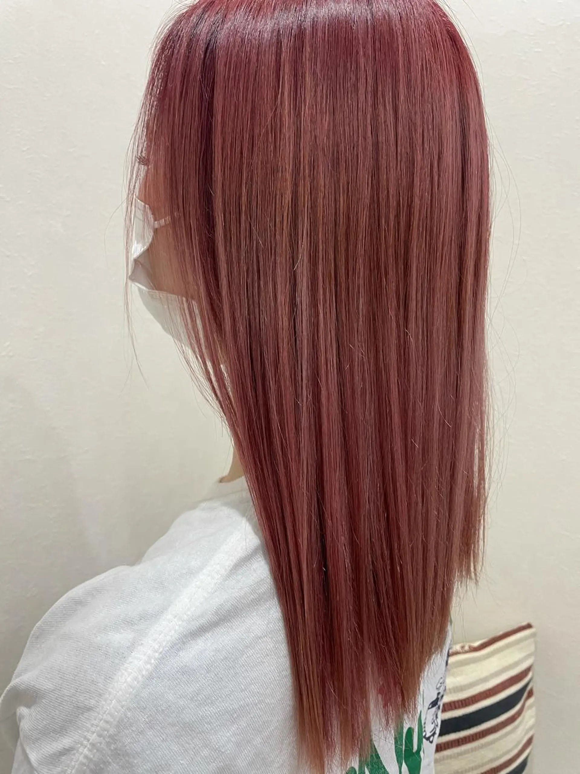 セミロング カラー 佐治 梨乃のヘアスタイル